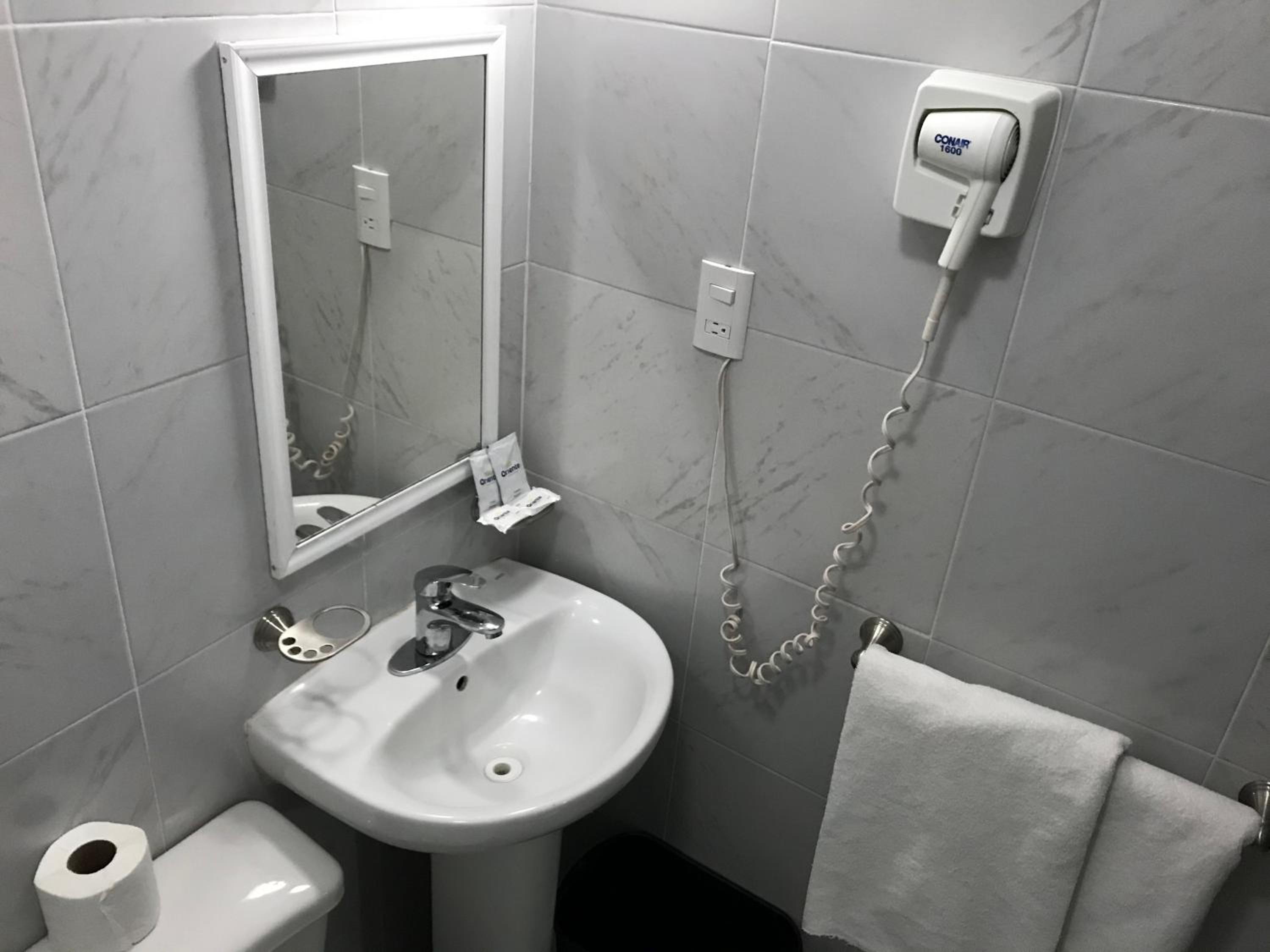 Double Room with Two Double Beds - Photo 6