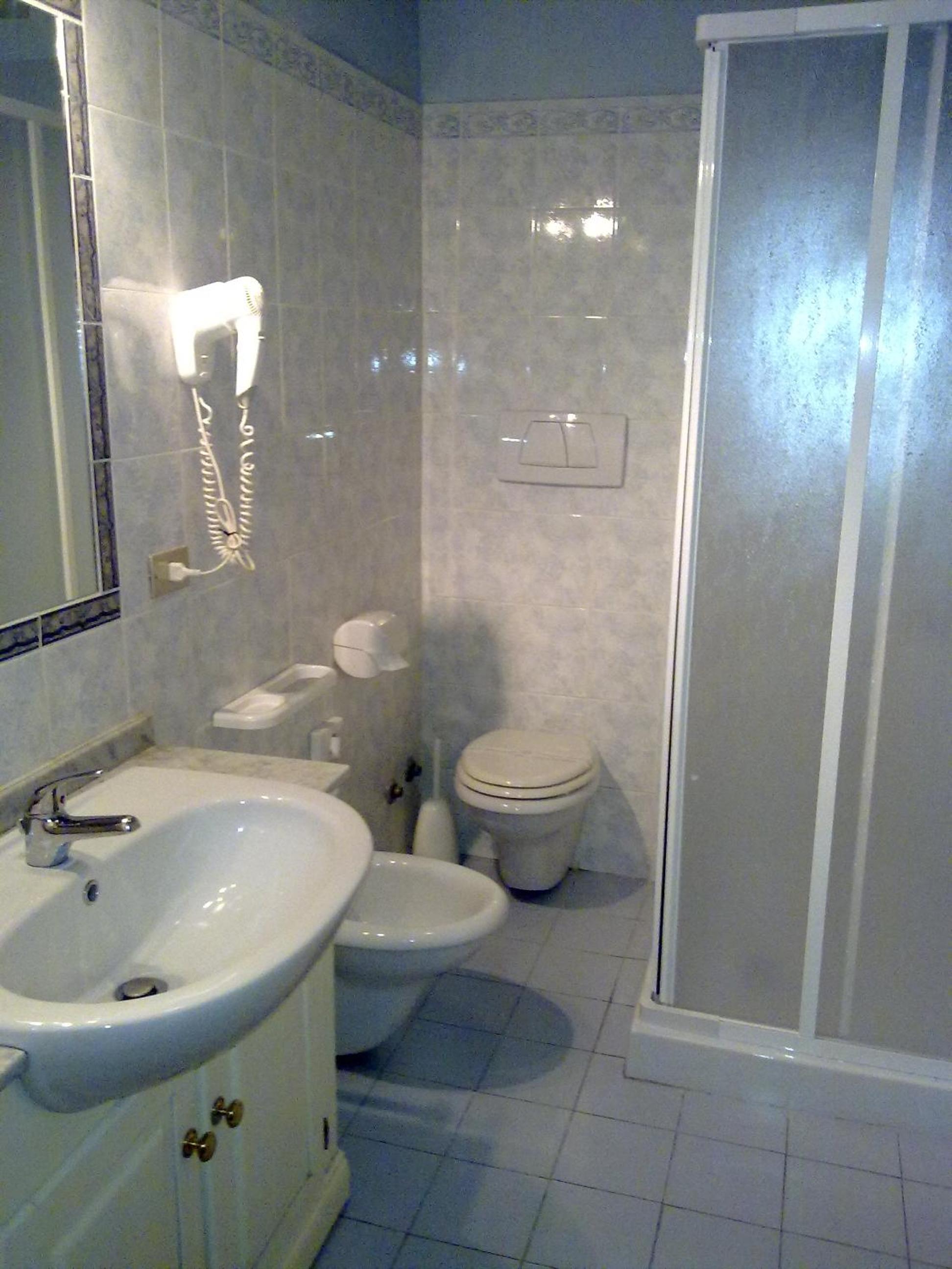 Double or Twin Room - Photo 18