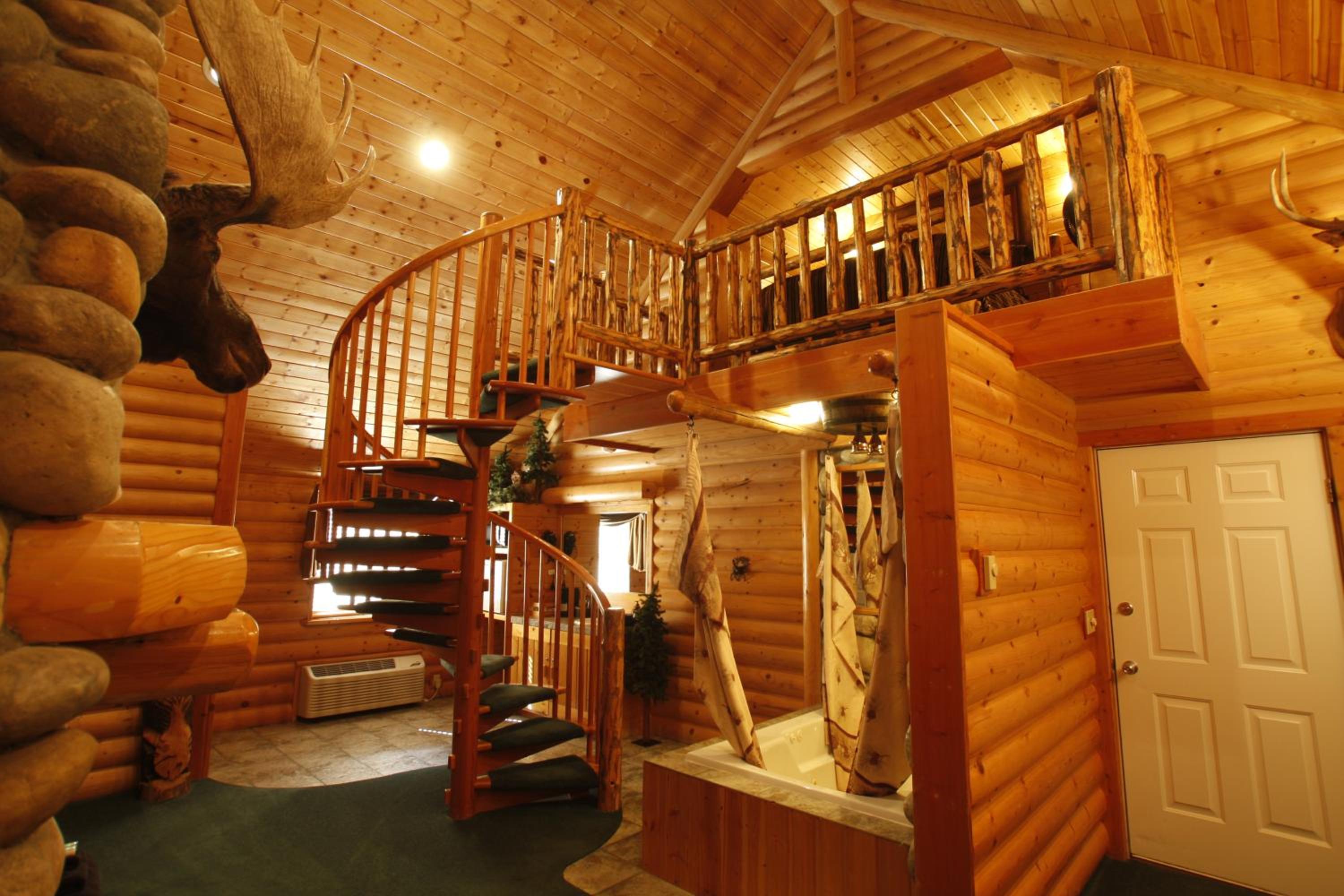Queen Room - Rocky Mountain Cabin Theme photo 1