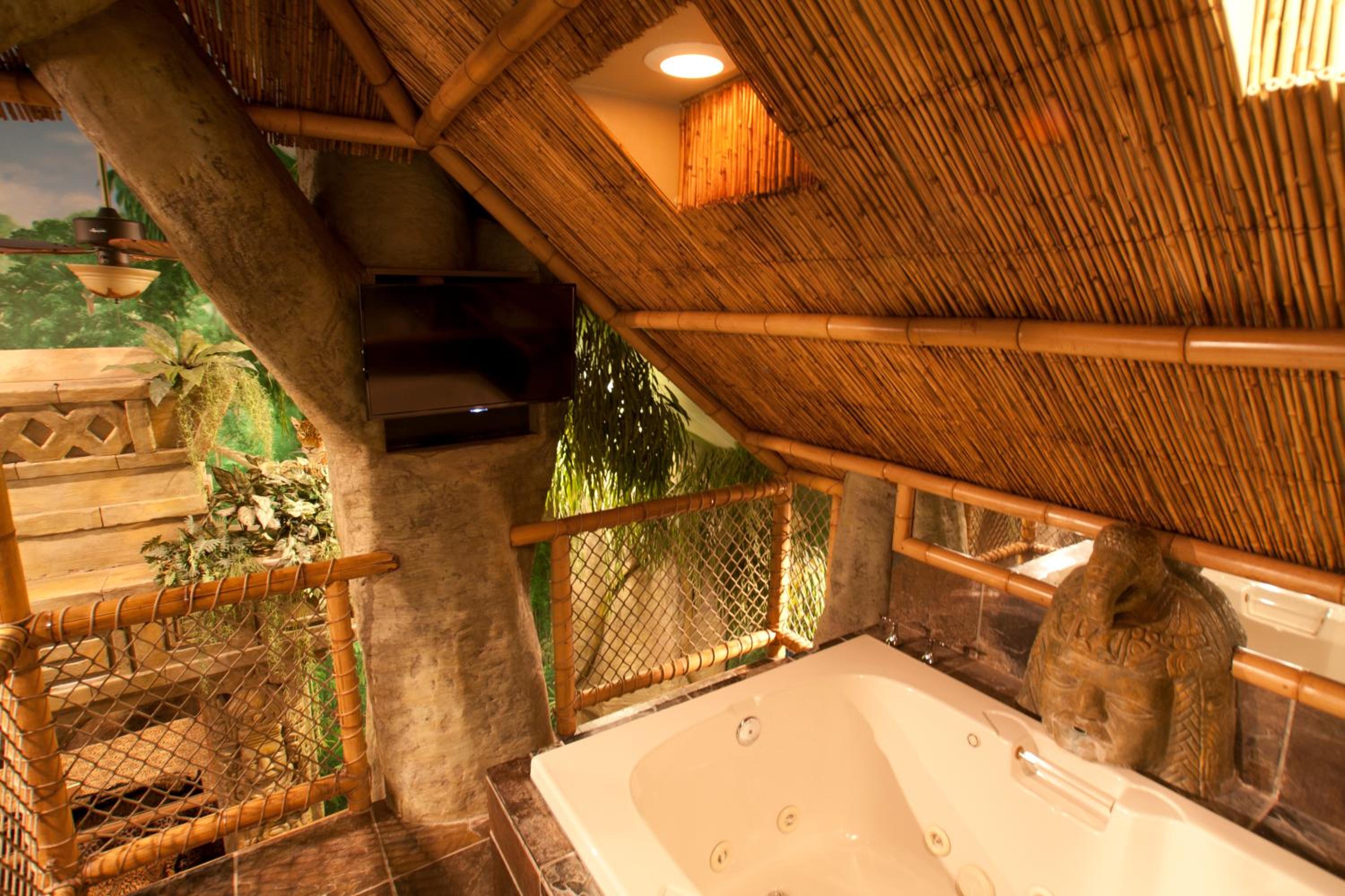 King Room - Mayan Rainforest Theme photo 3