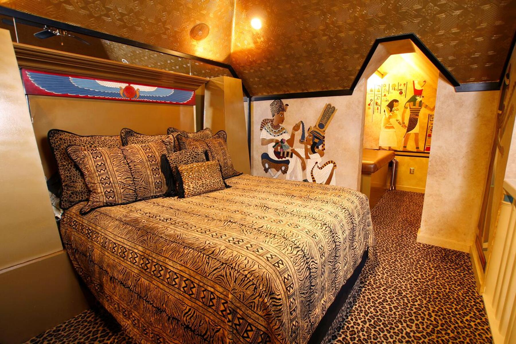 Queen Room - Egyptian Theme photo 1