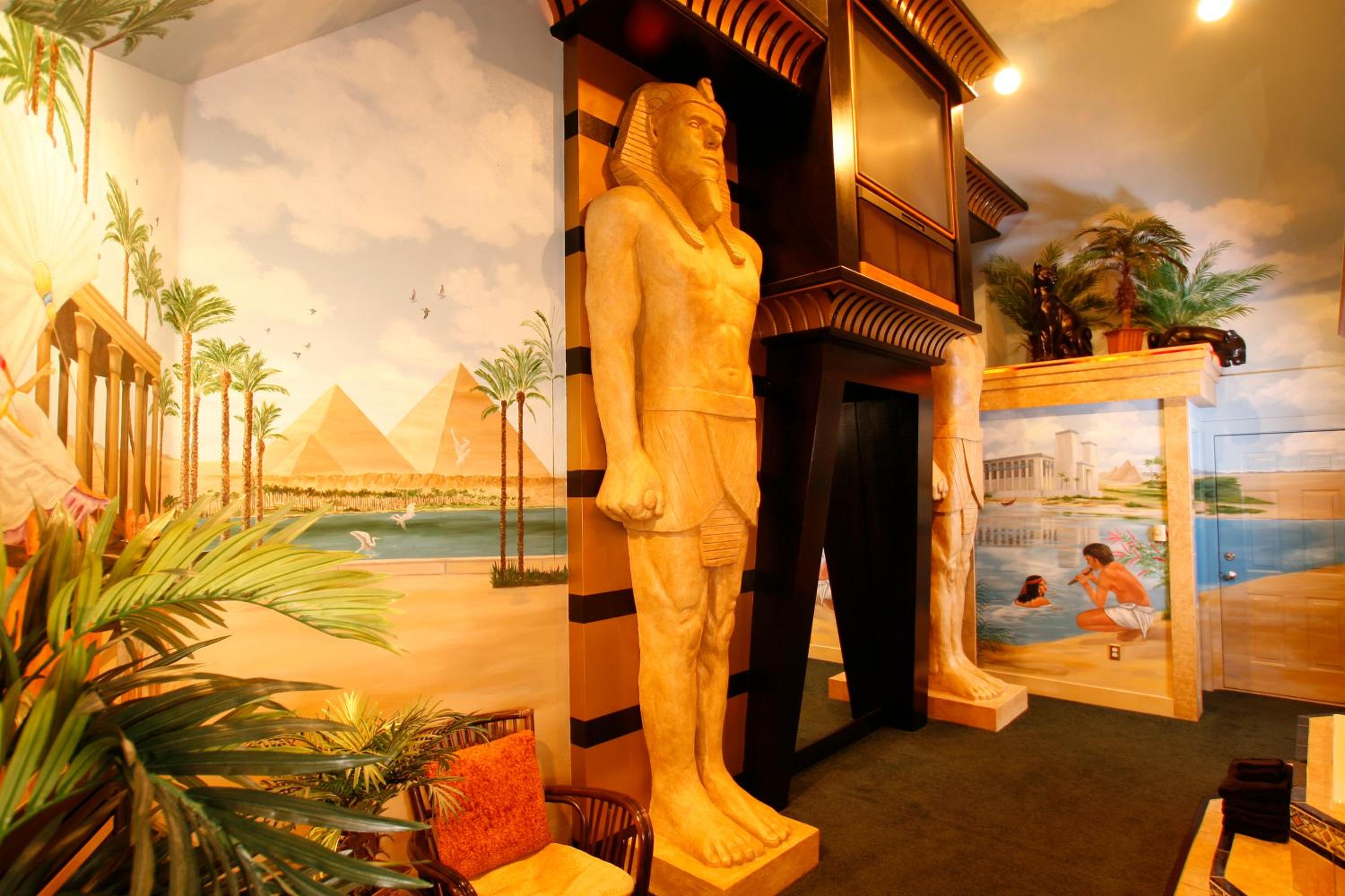 Queen Room - Egyptian Theme photo 3