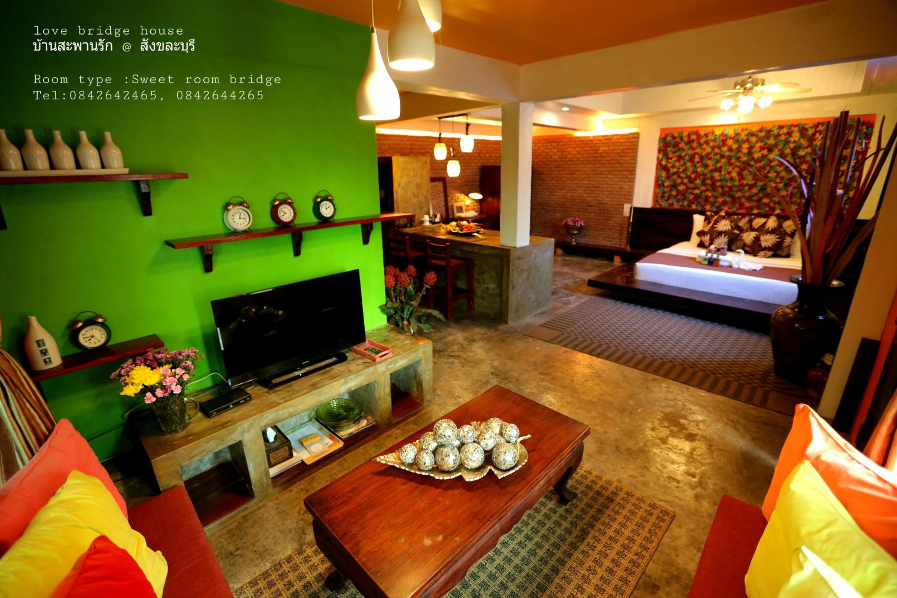 Suite - Photo 27