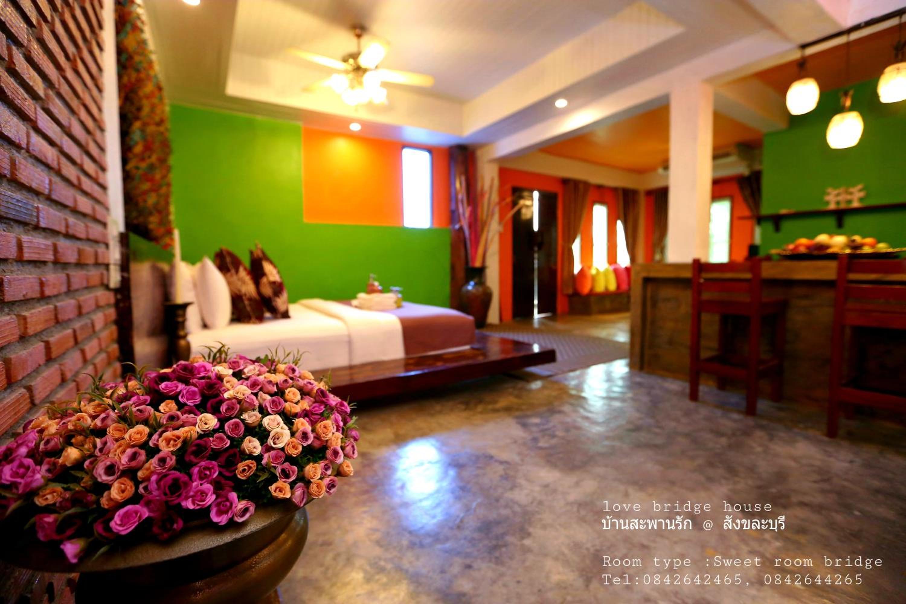 Suite - Photo 21