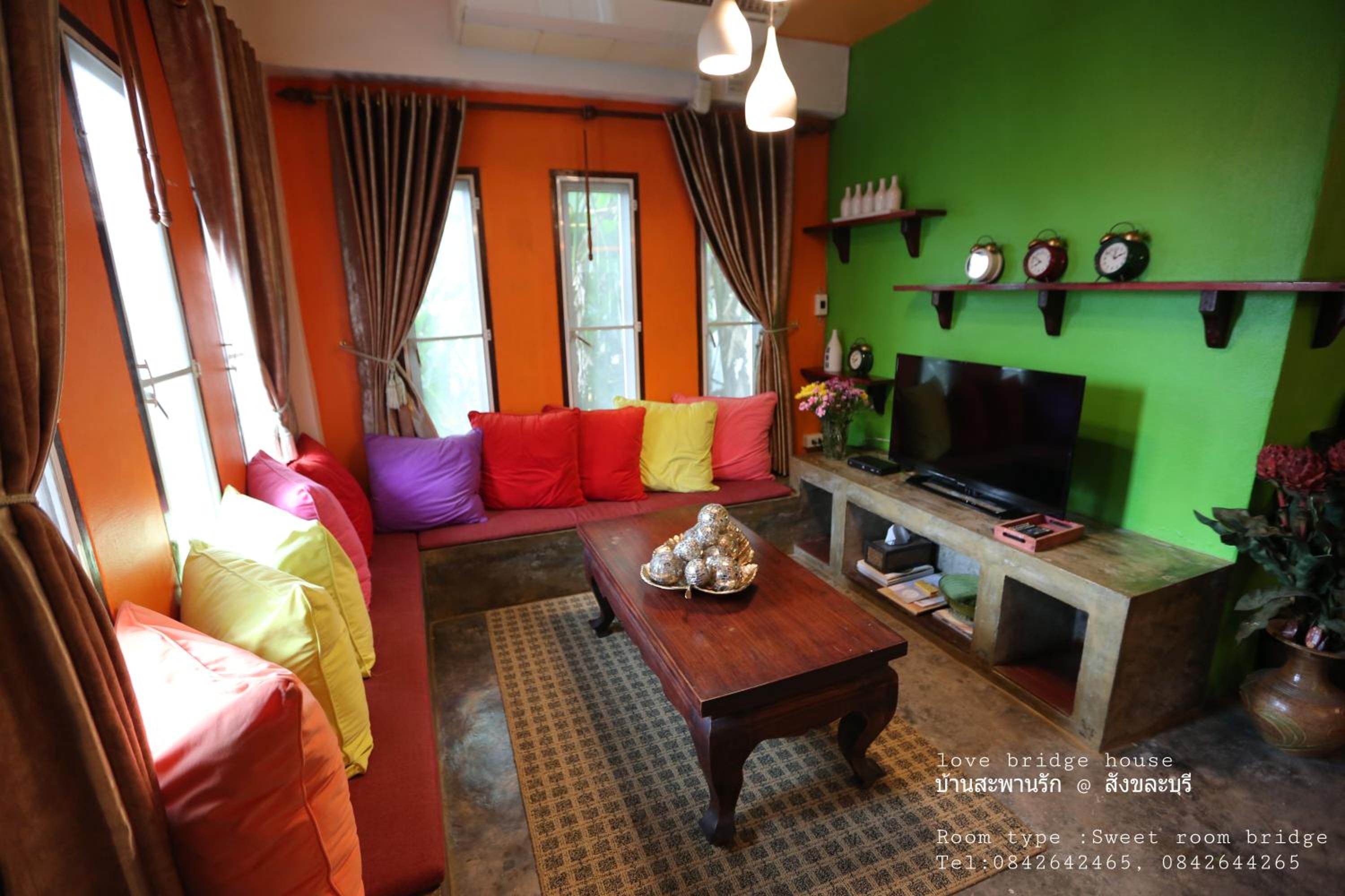 Suite - Photo 29