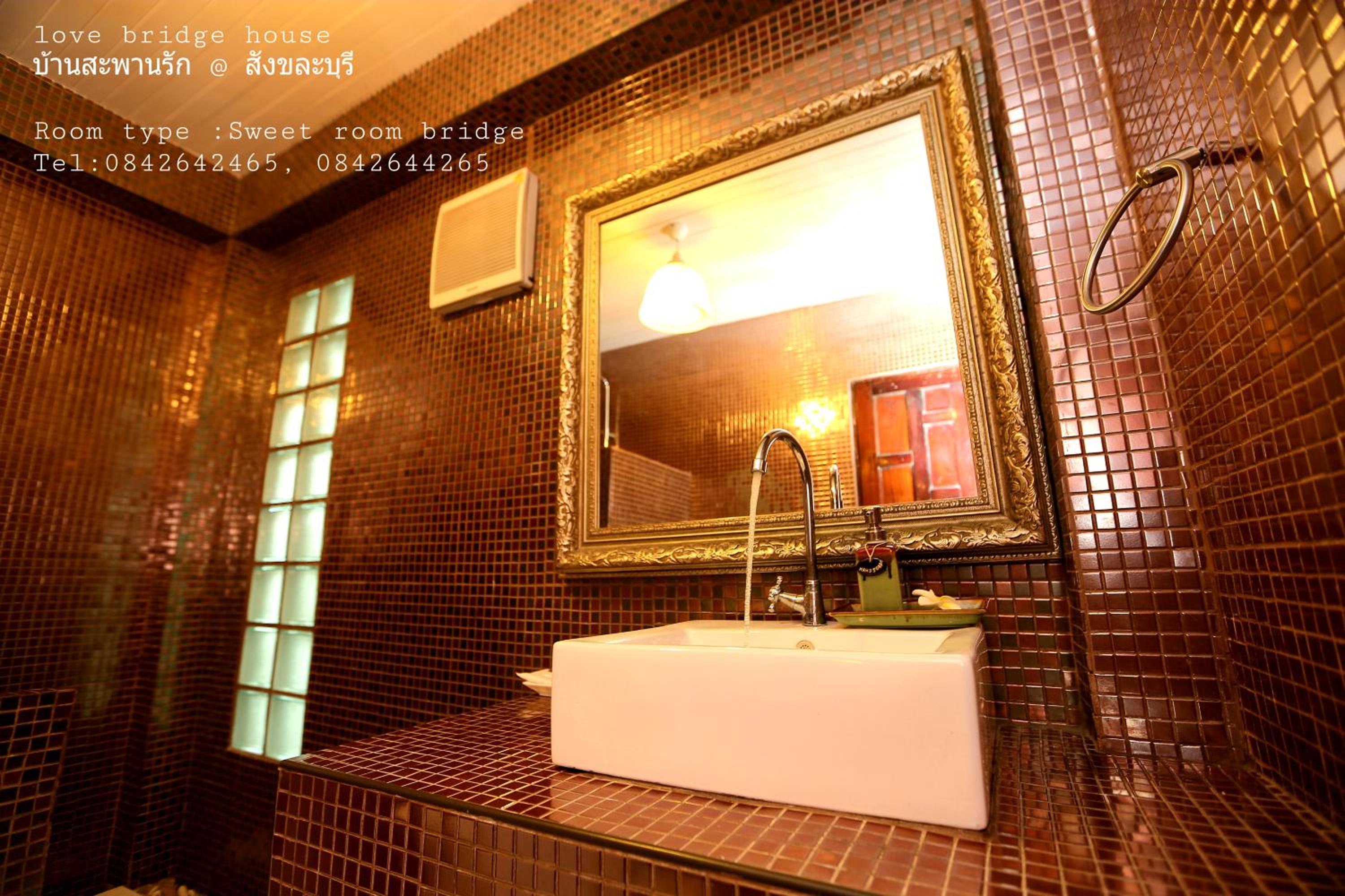 Suite - Photo 32