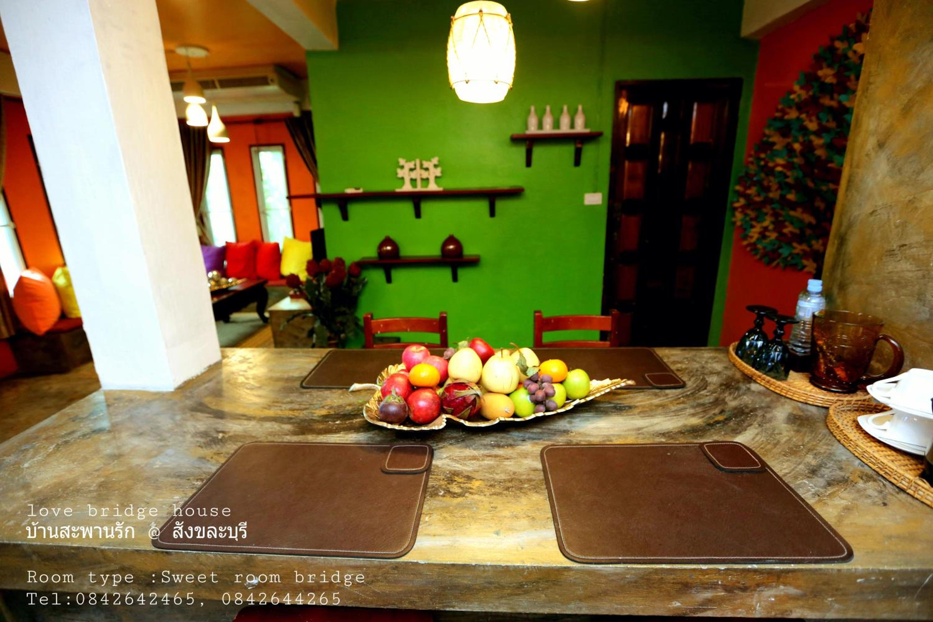Suite - Photo 17