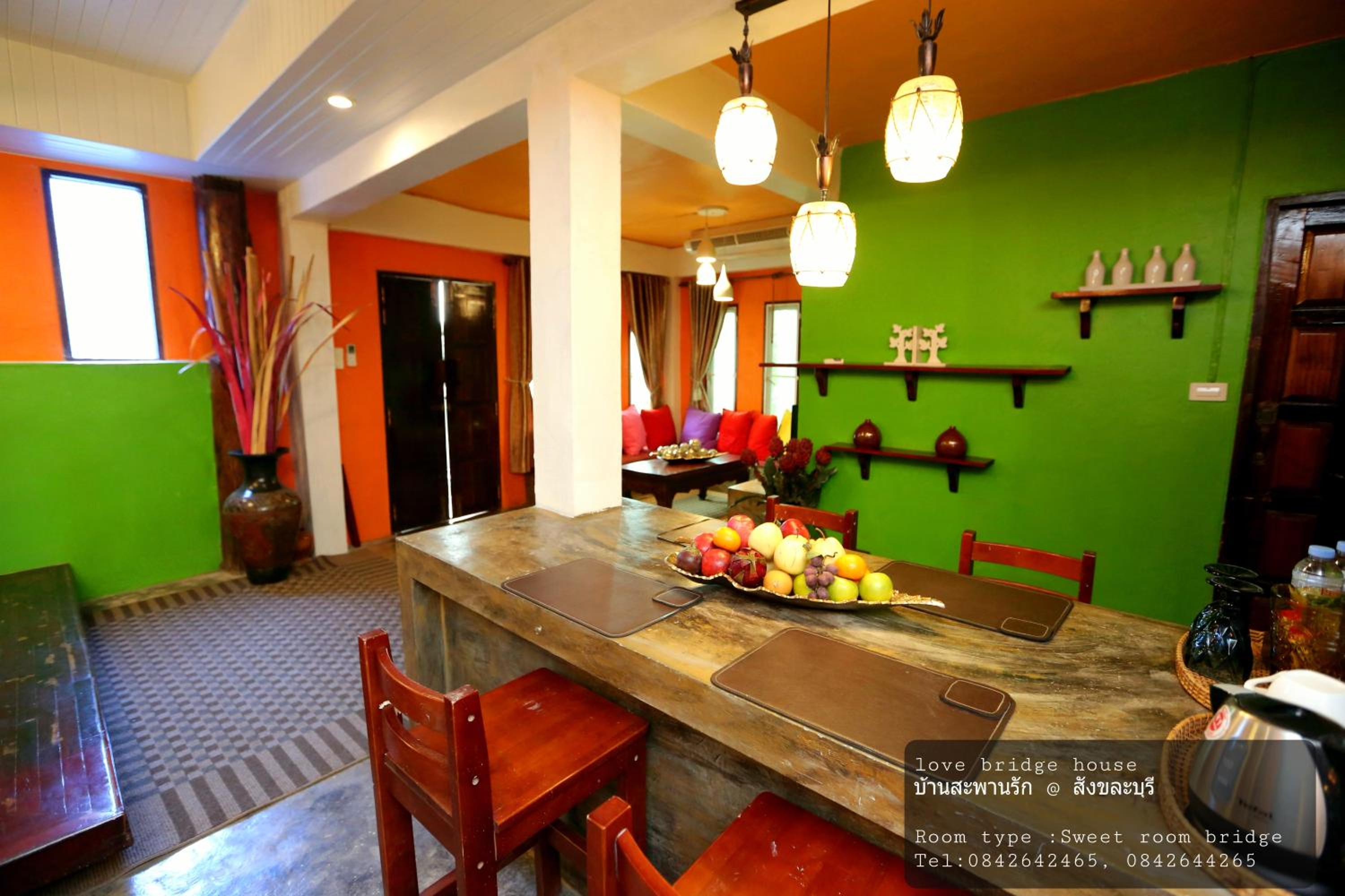 Suite - Photo 16