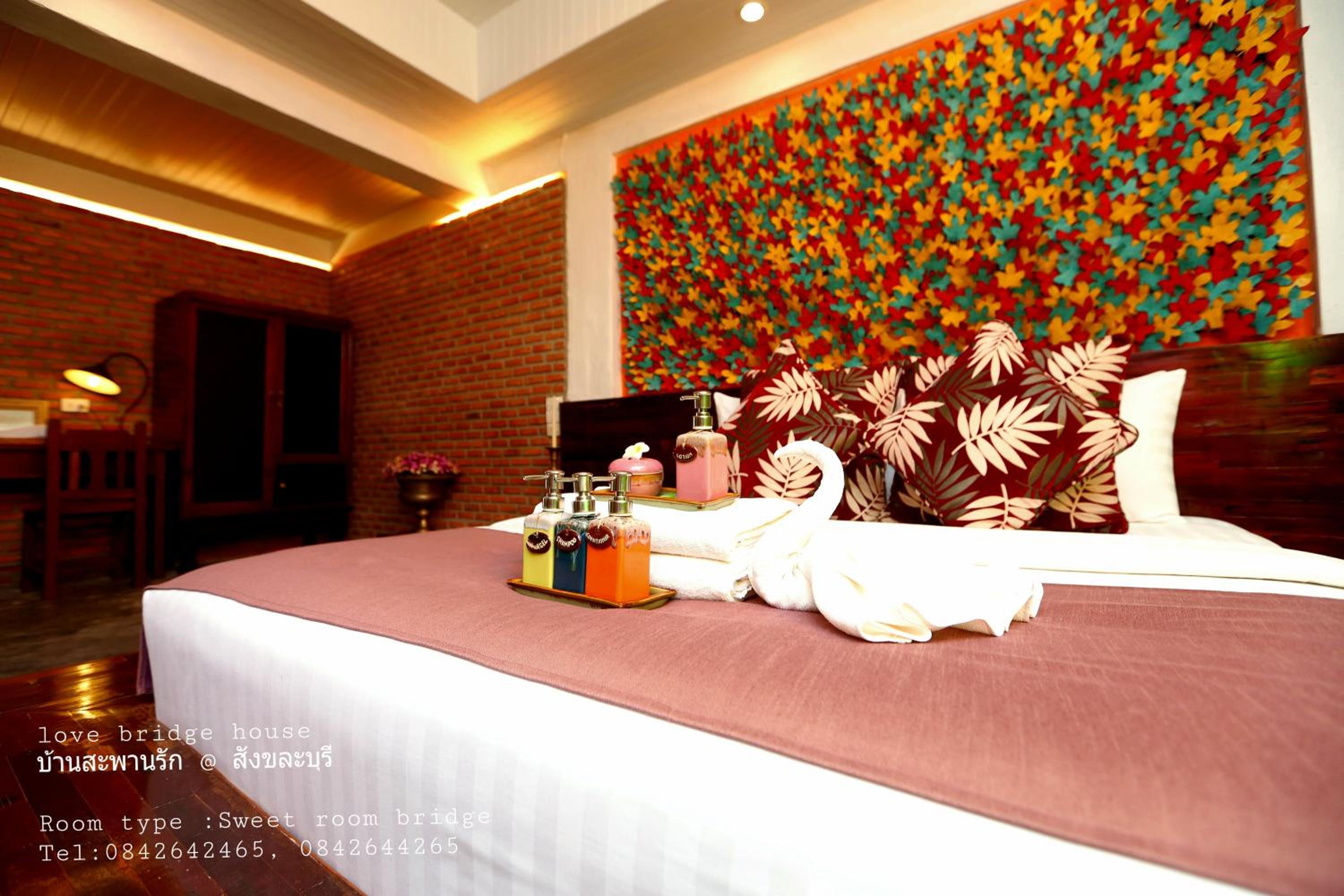 Suite - Photo 11