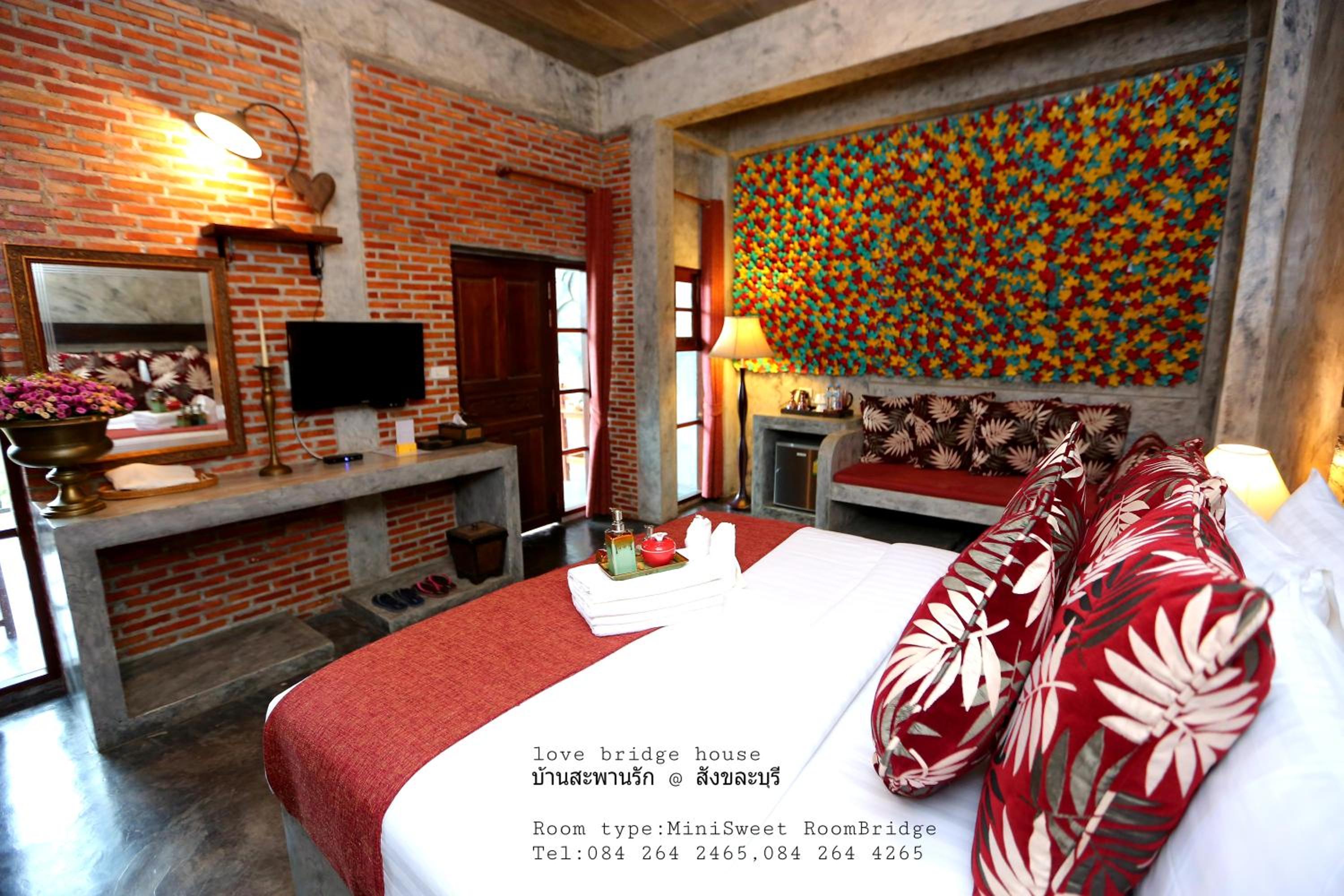 Junior Suite with Canal View - Photo 10