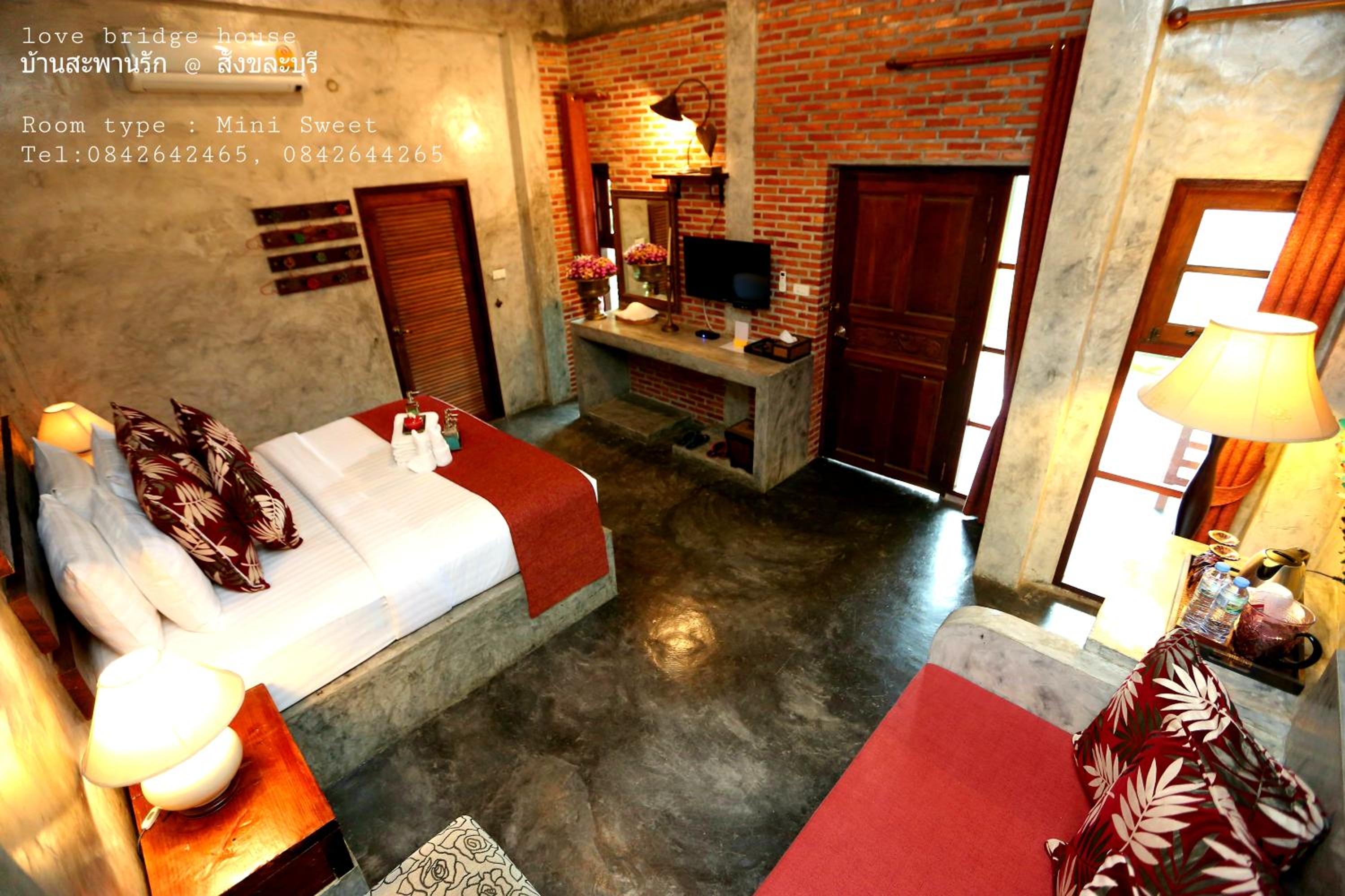 Junior Suite with Canal View - Photo 8