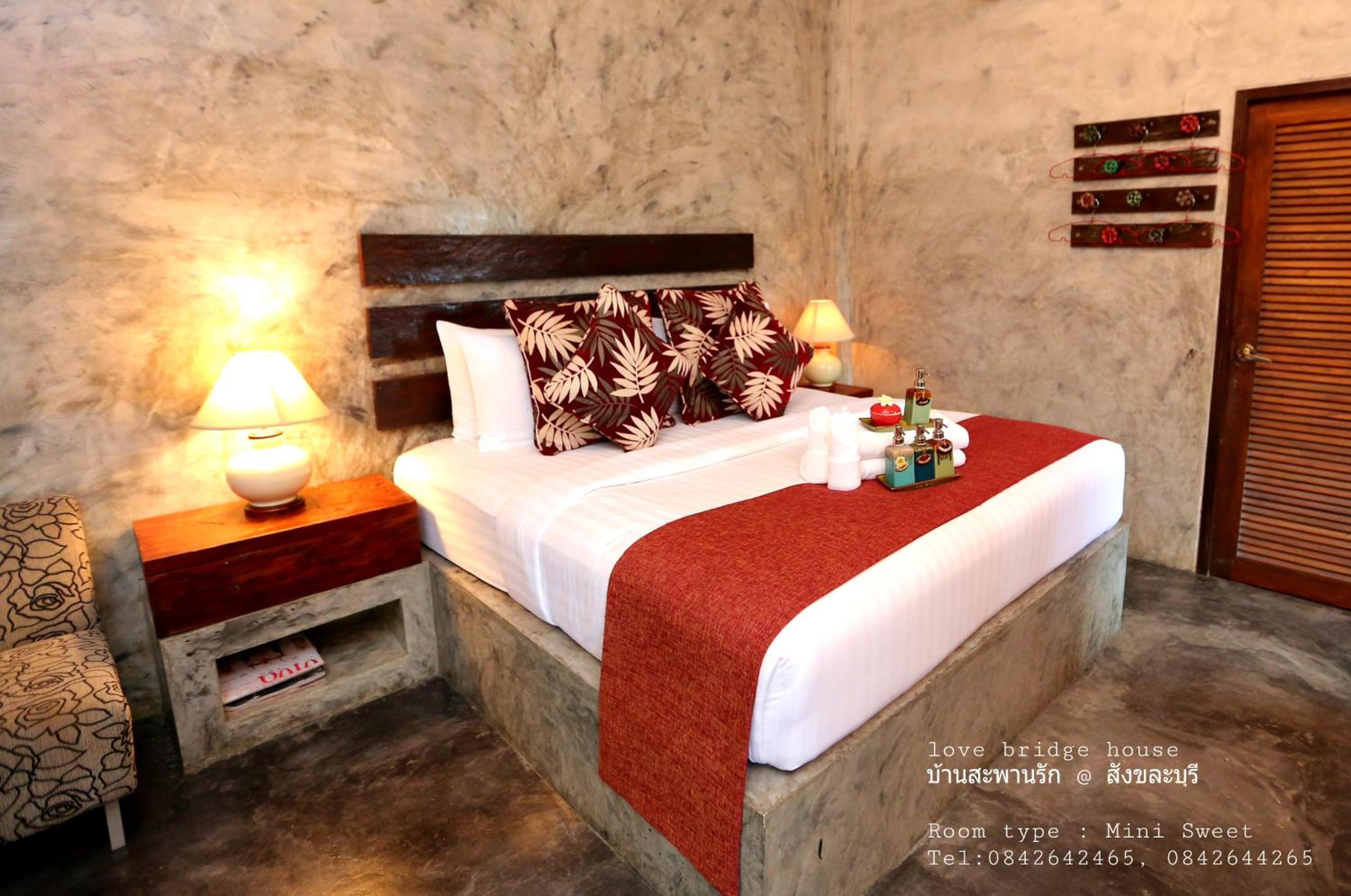 Junior Suite with Canal View - Photo 13