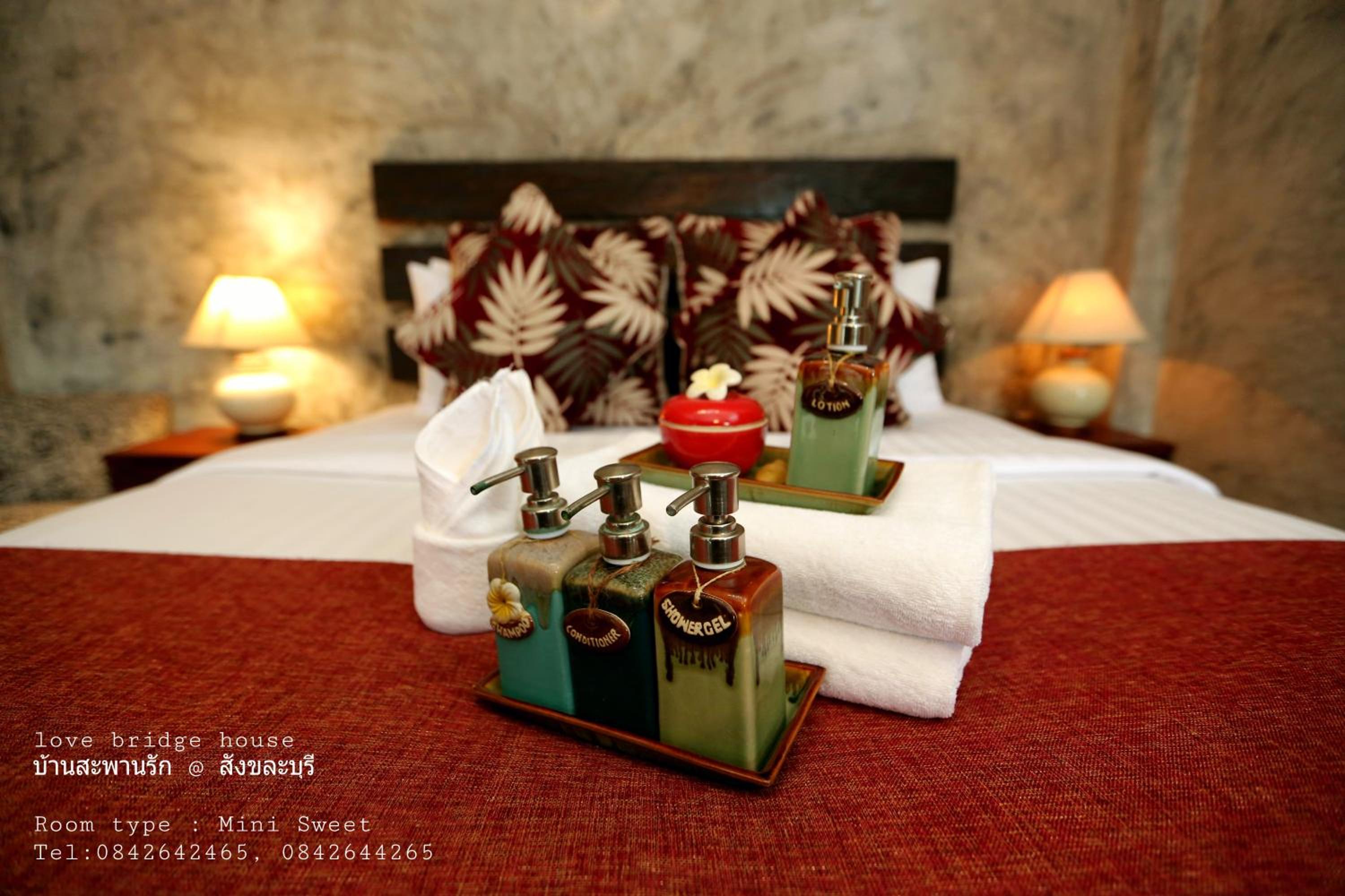 Junior Suite with Canal View - Photo 11