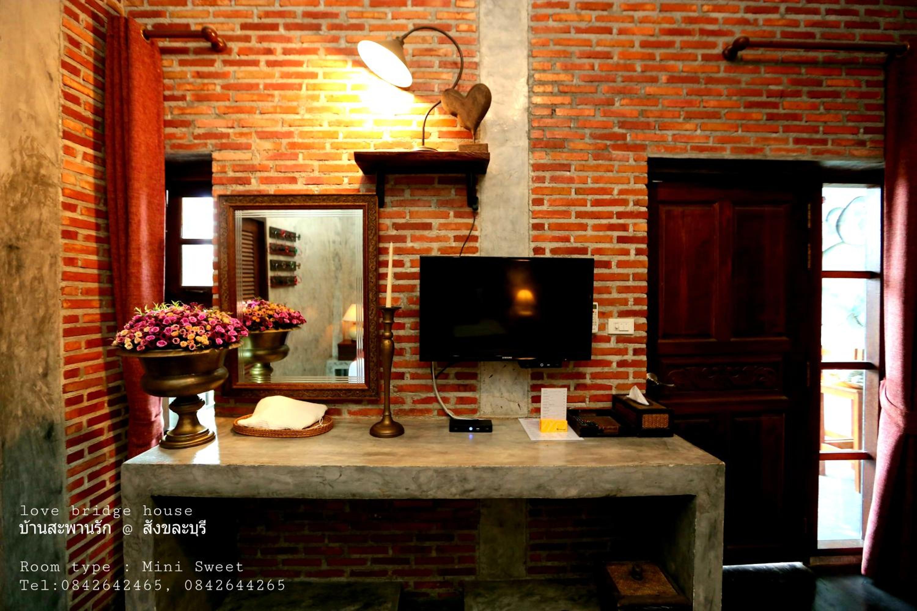 Junior Suite with Canal View - Photo 7