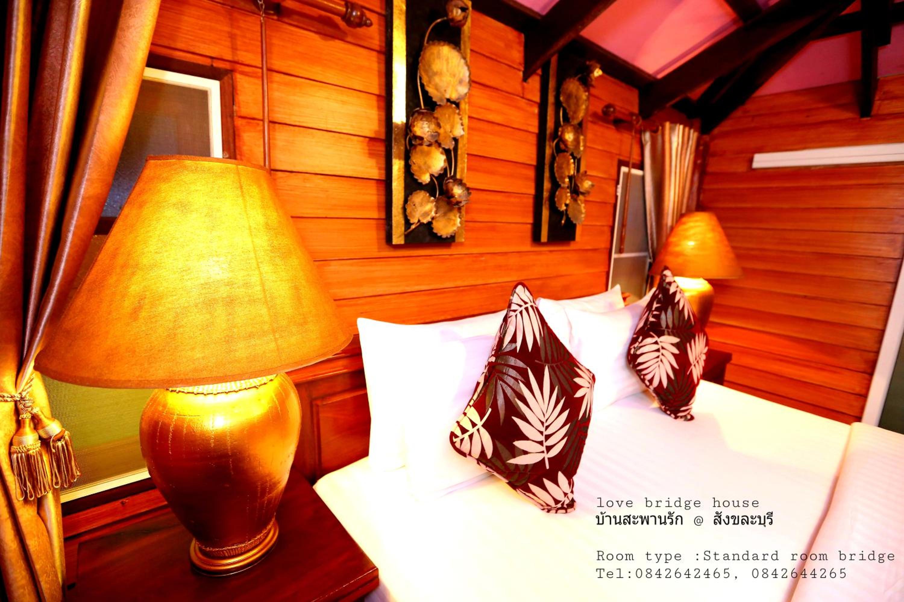 Standard Double Room - Photo 9