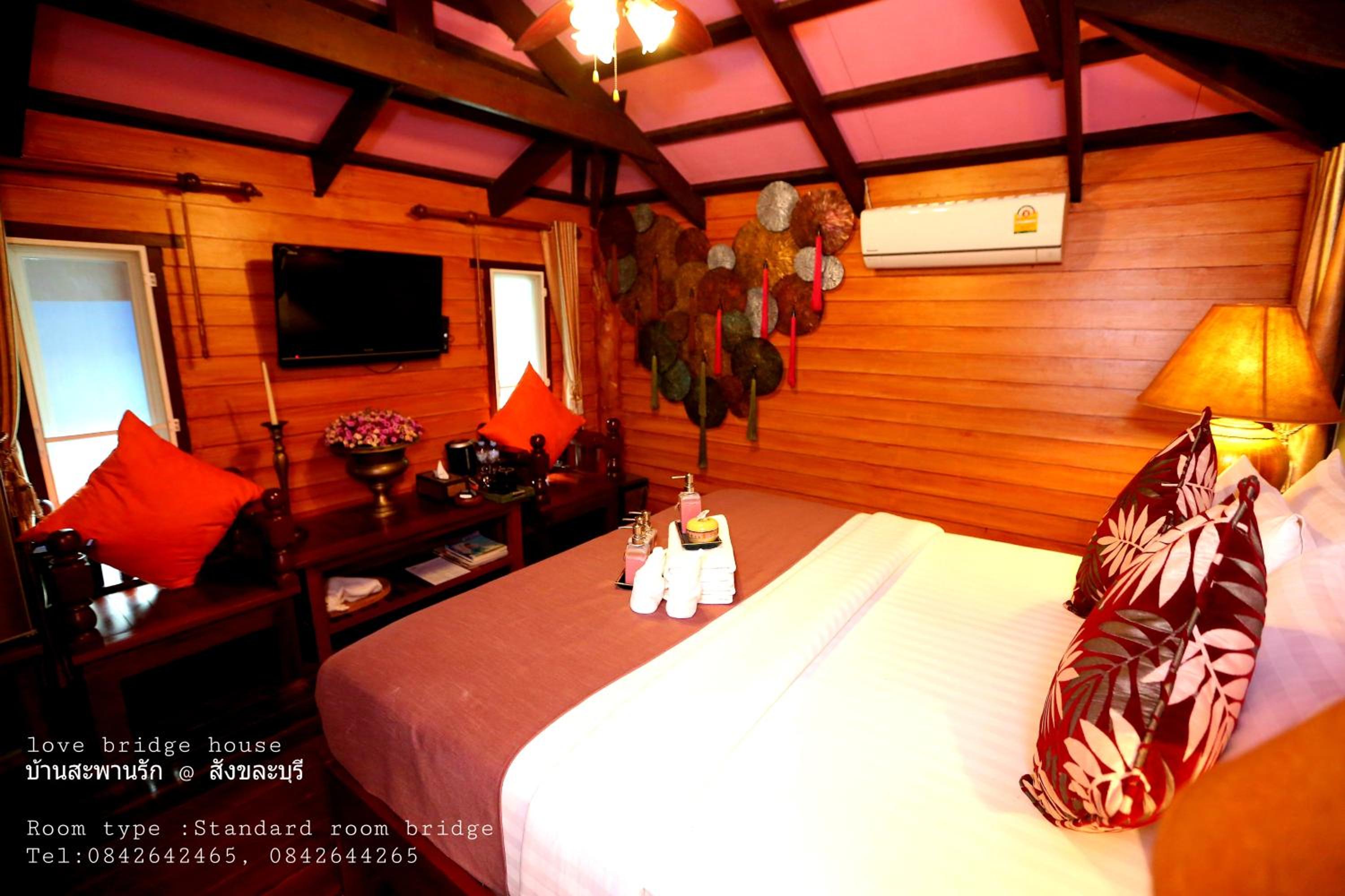 Standard Double Room - Photo 8