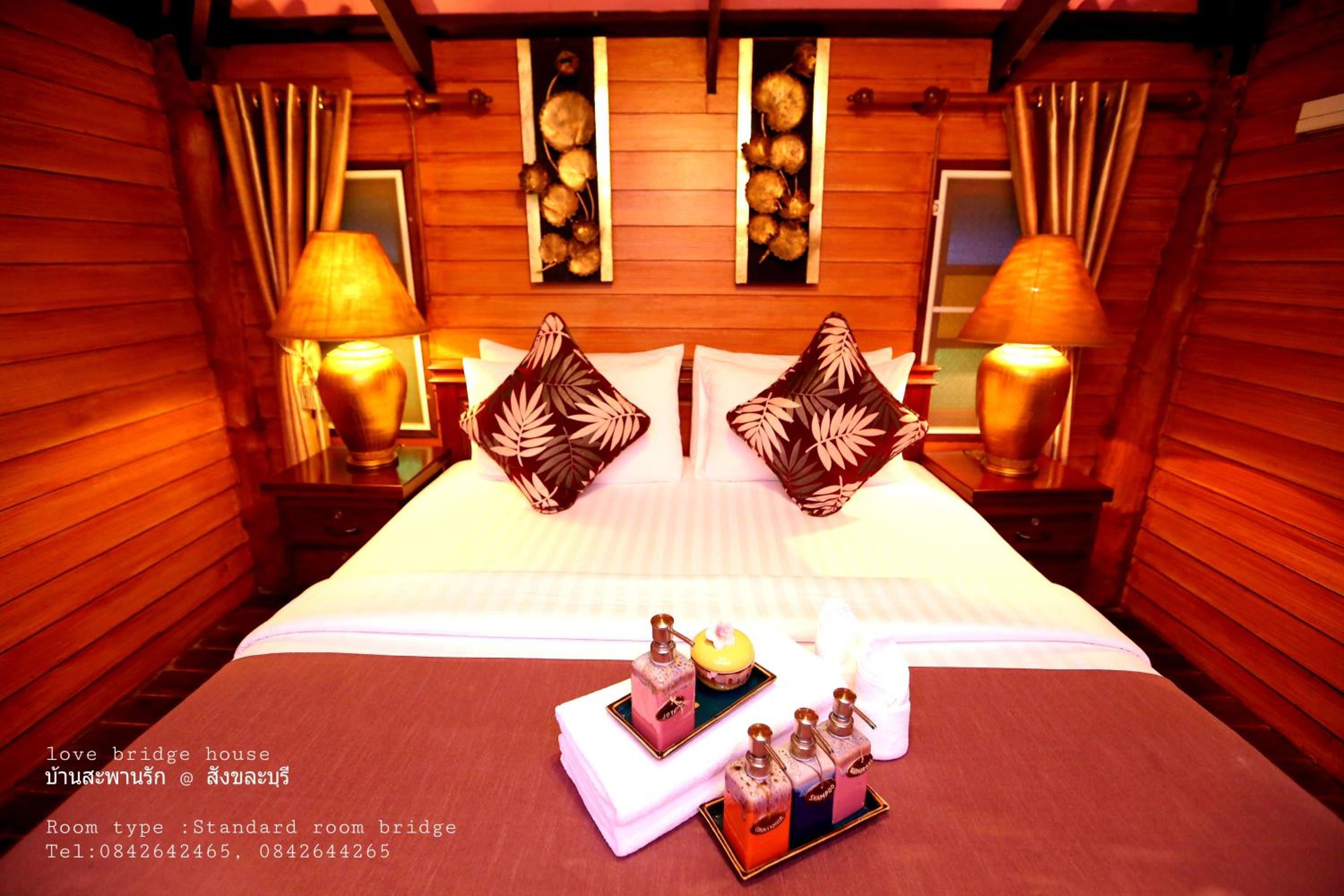 Standard Double Room - Photo 11