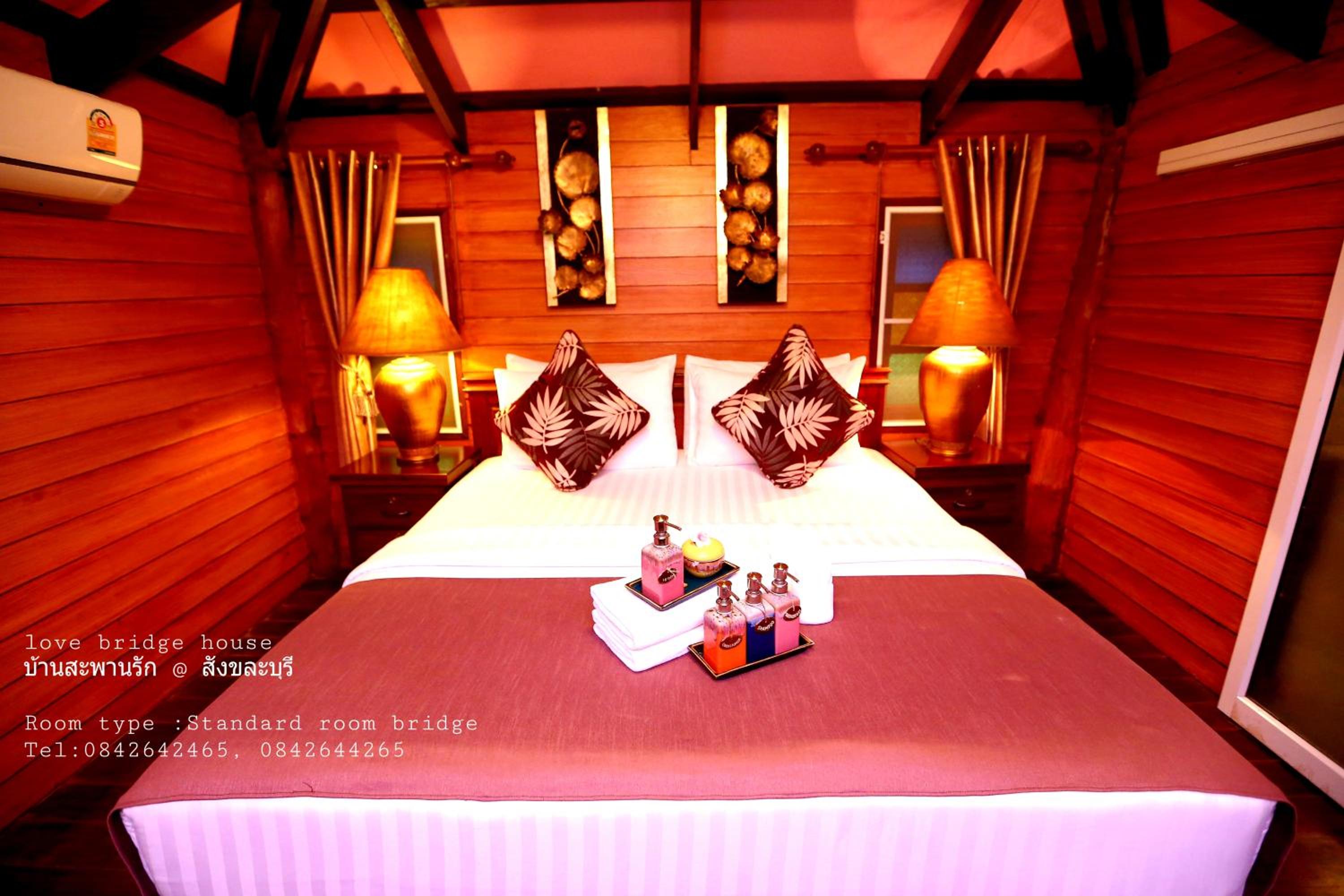 Standard Double Room - Photo 12