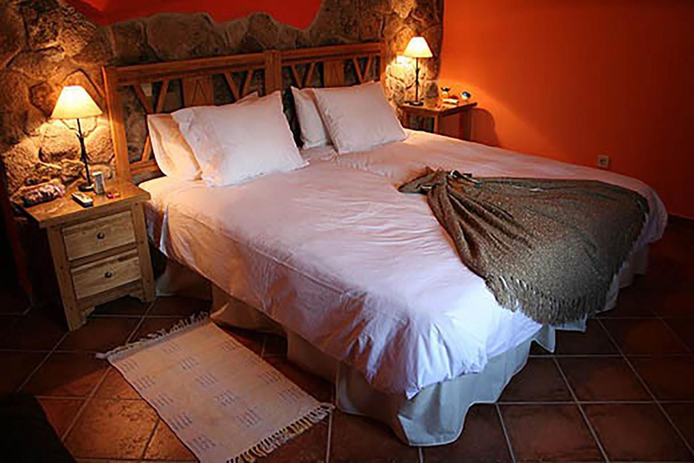 Five-Bedroom House photo 2