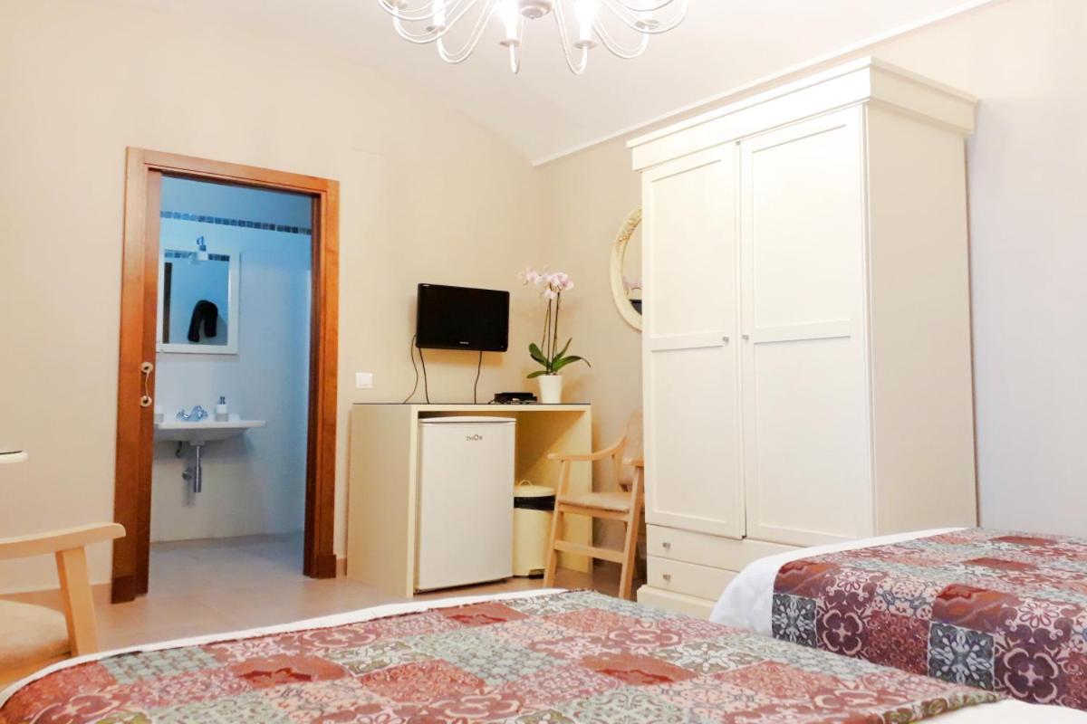 Standard Double or Twin Room - Photo 1