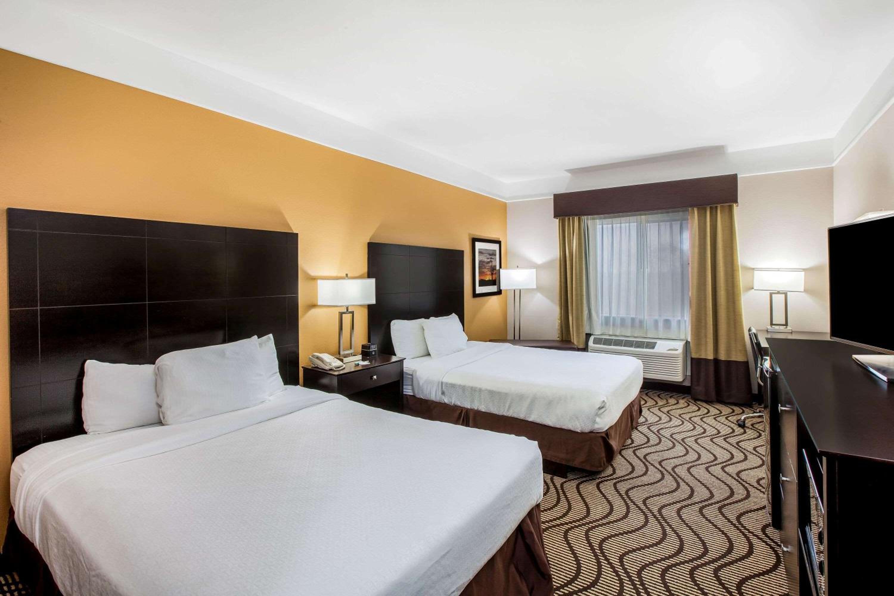 Queen Room With Two Queen Beds photo 1