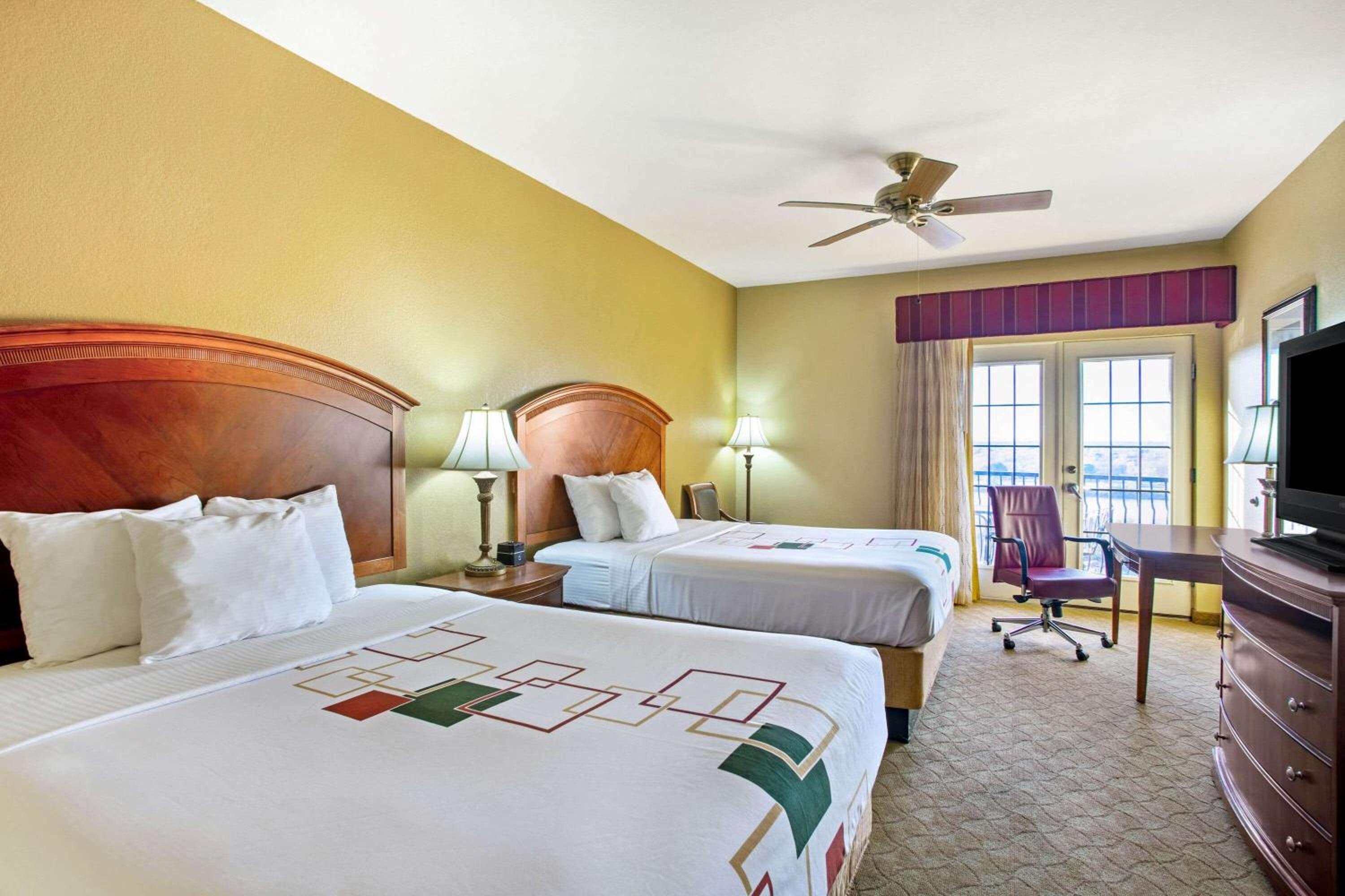 Two Queen Beds with Balcony or Patio and Lake View - Lower Floor - Photo 4