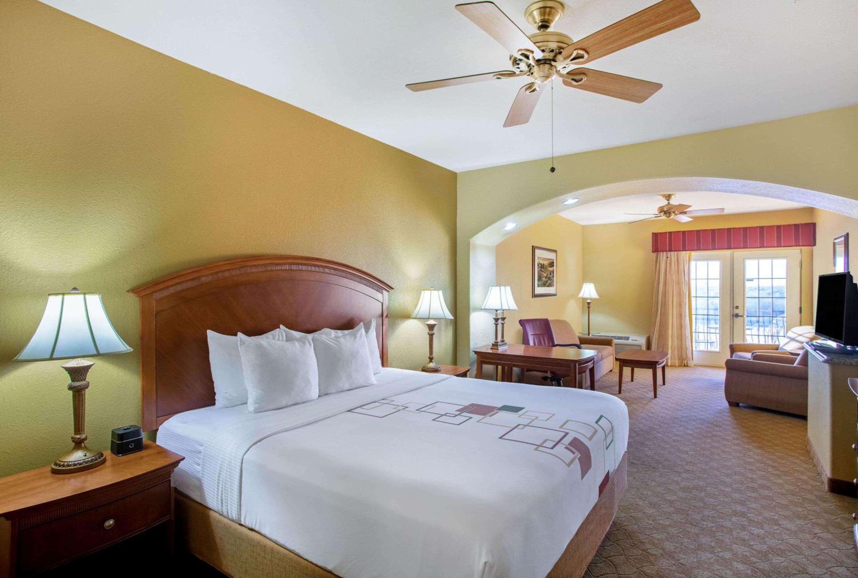 Presidential King Suite with Balcony and Lake View - 2nd Floor