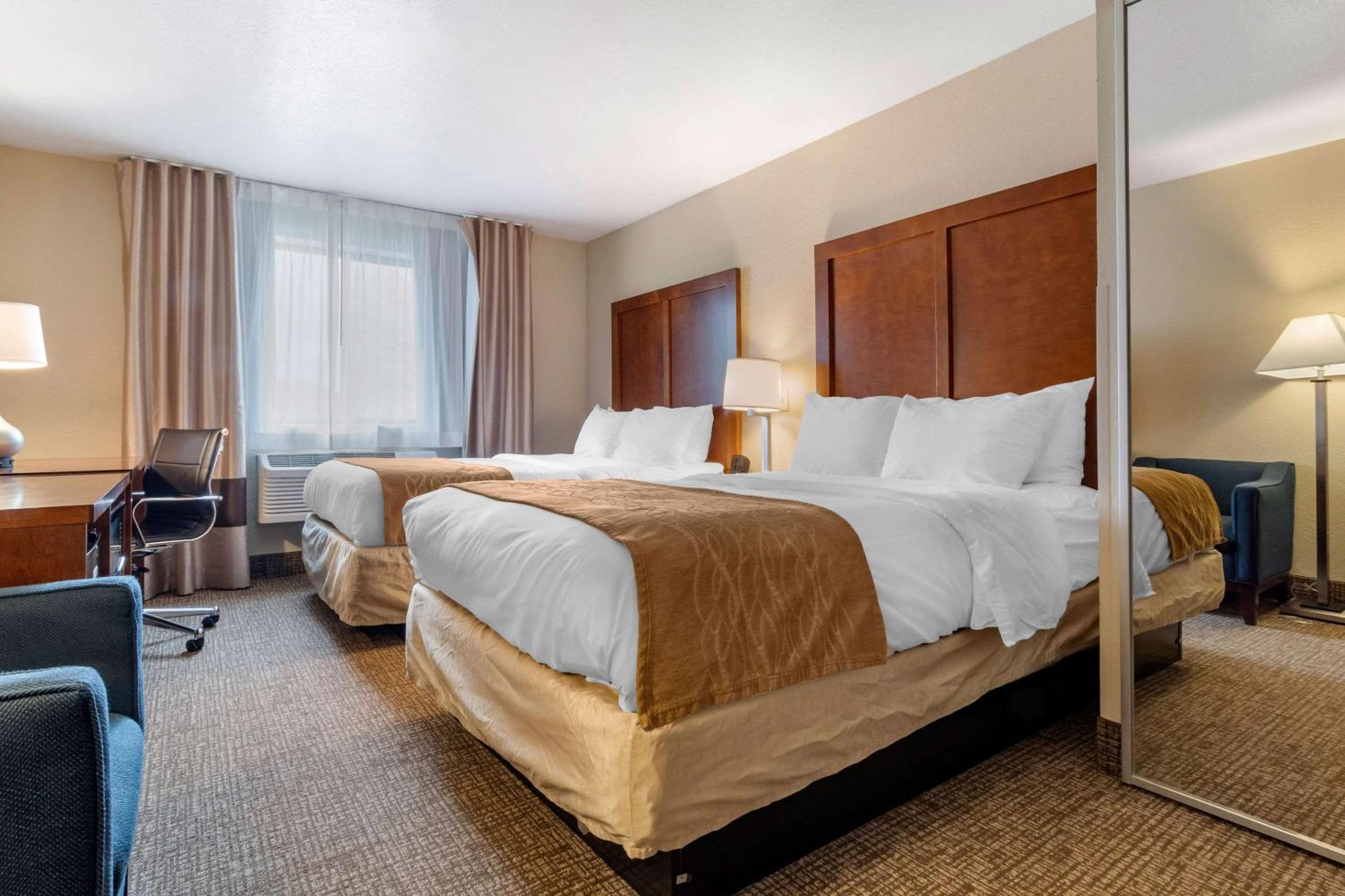 Double Room with Two Double Beds - Non-Smoking - Photo 3