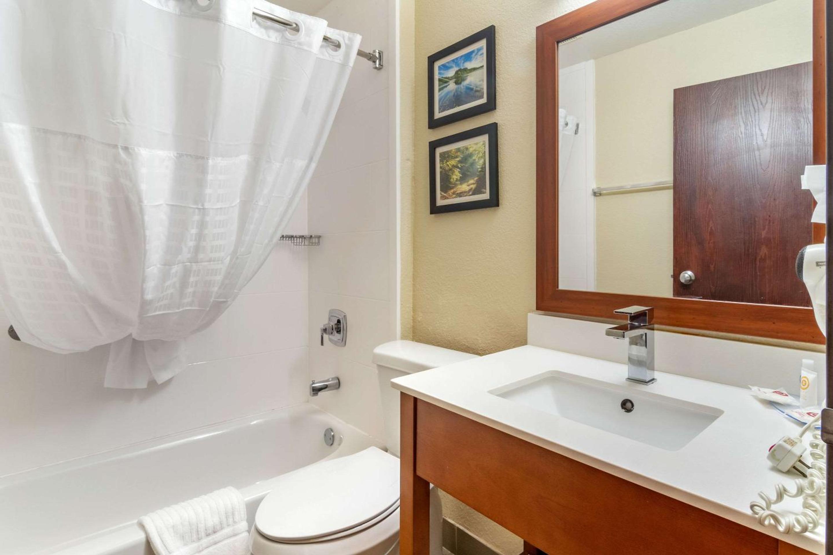Double Room with Two Double Beds - Non-Smoking - Photo 2