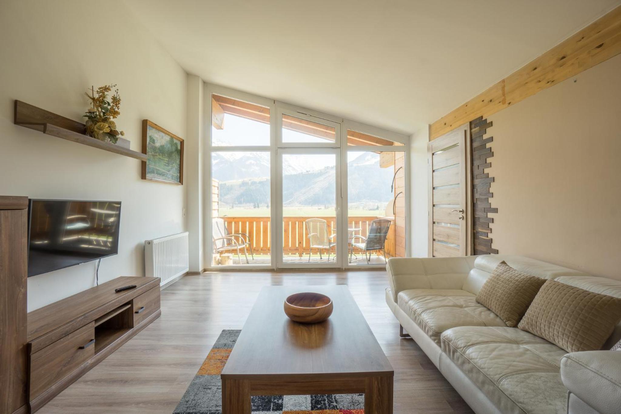 Apartment with Mountain View