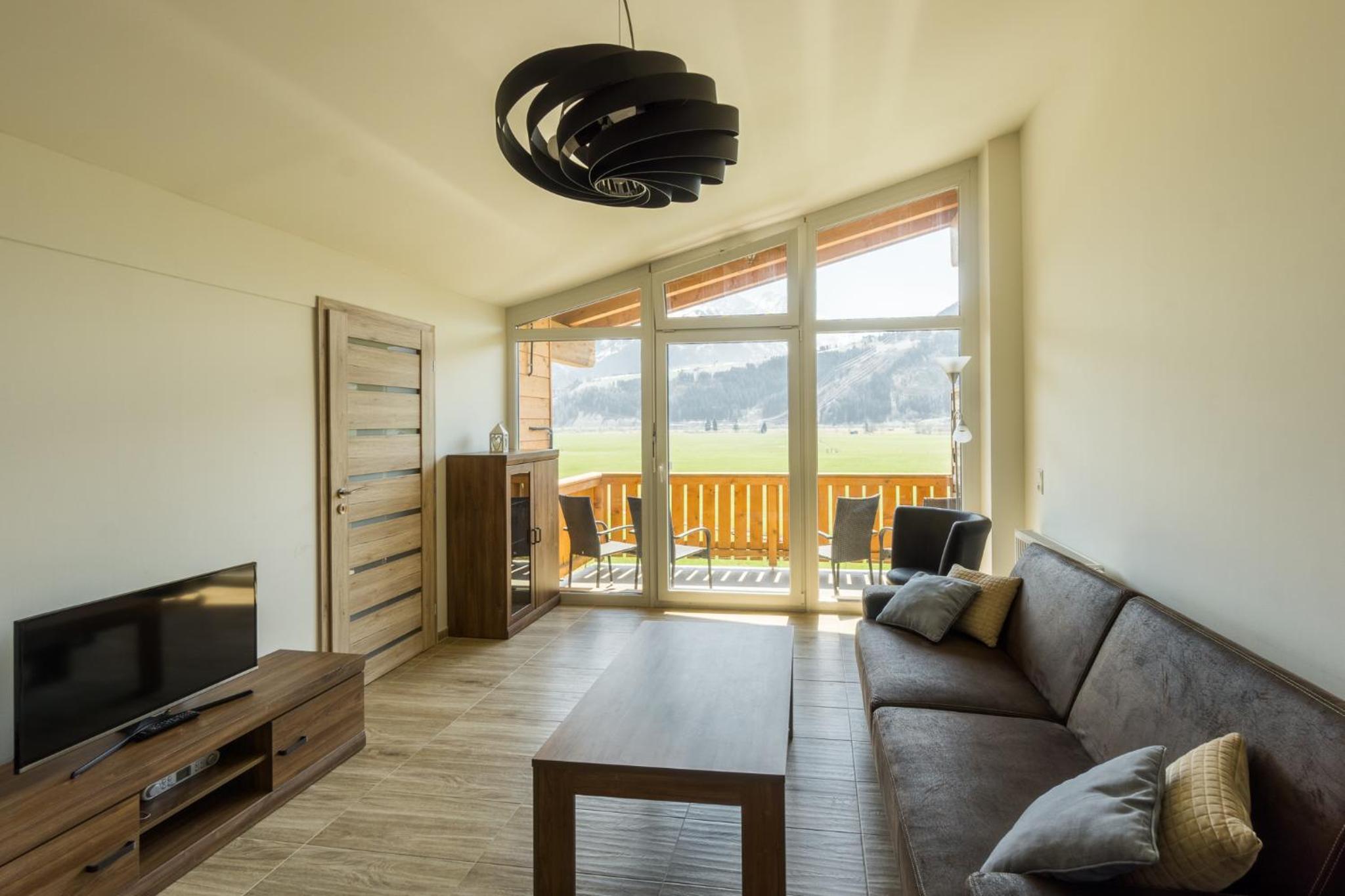 Apartment with Mountain View