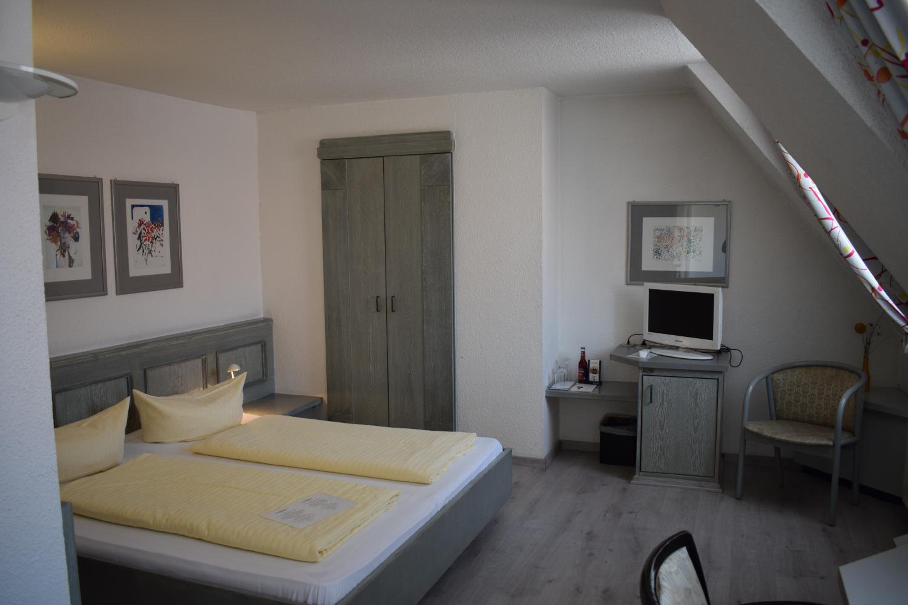 Double Room - Photo 9