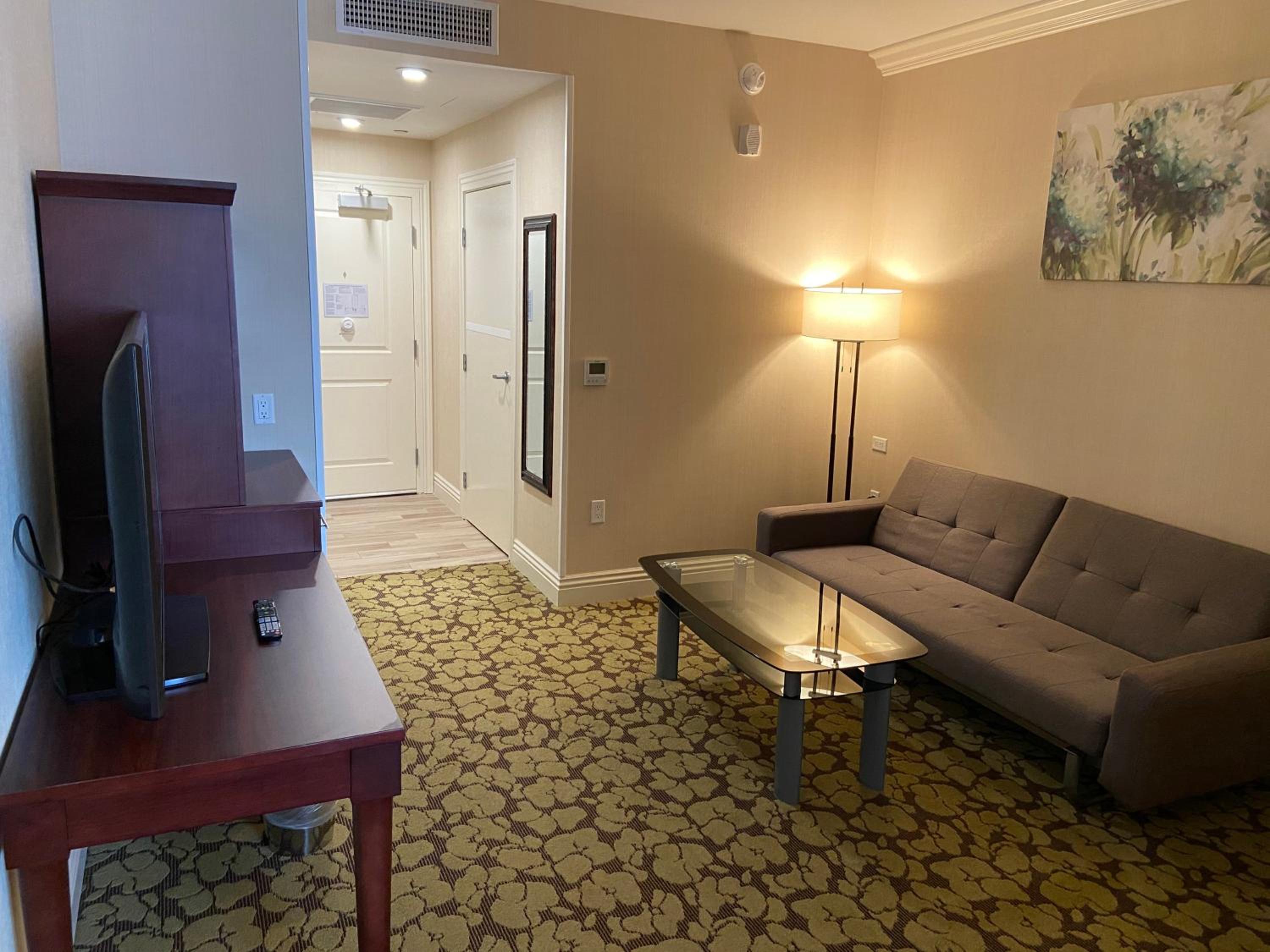 Premium Queen Room with Living Area photo 1