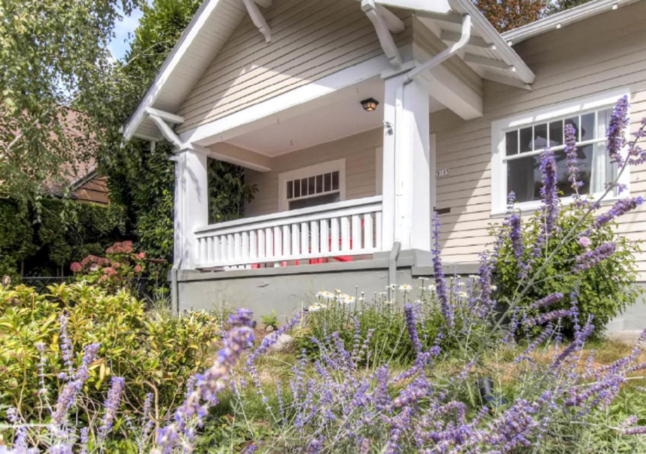 Five-Bedroom House - Photo 44