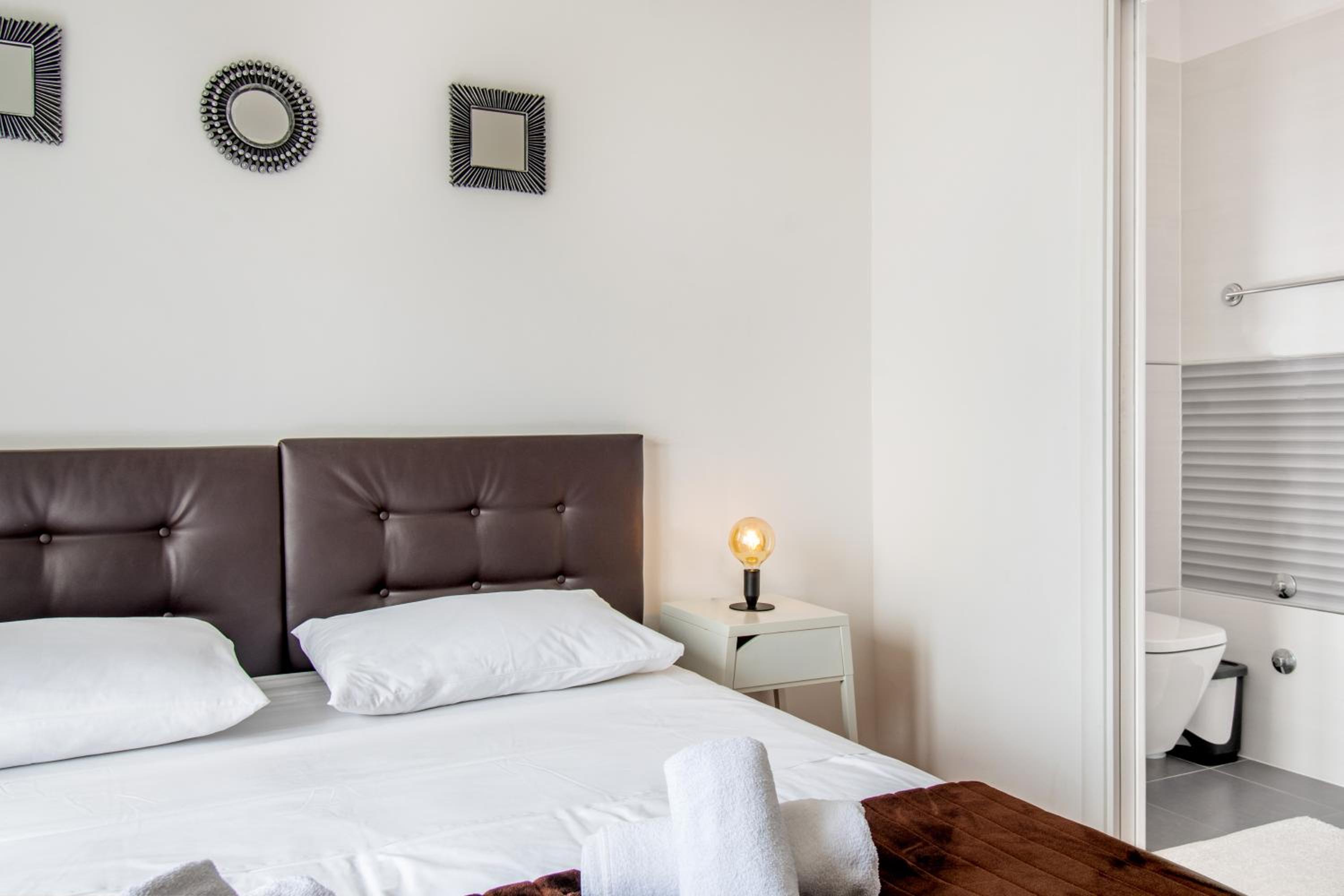 Double Room with Balcony and Sea View - Photo 7