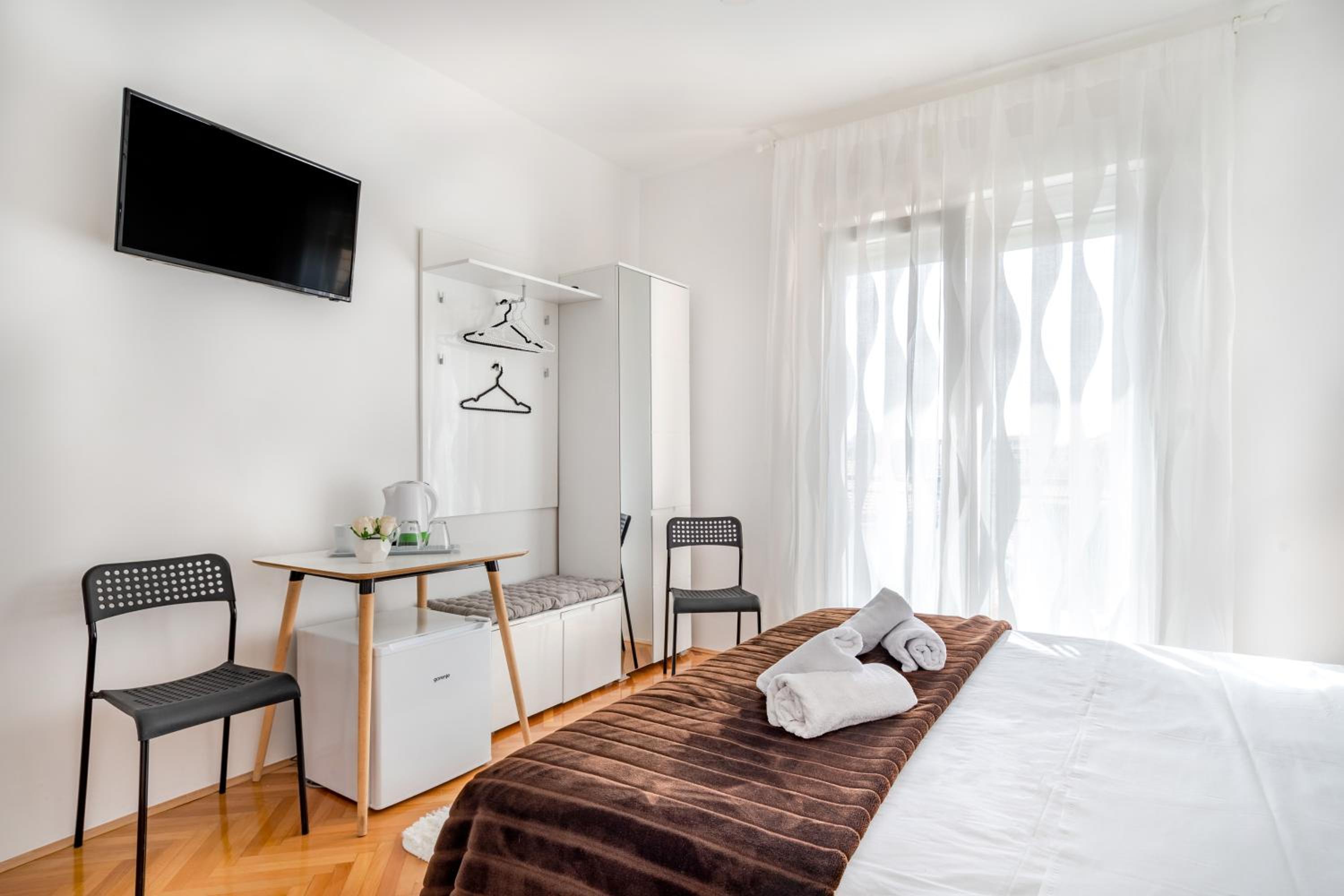 Double Room with Balcony and Sea View - Photo 8