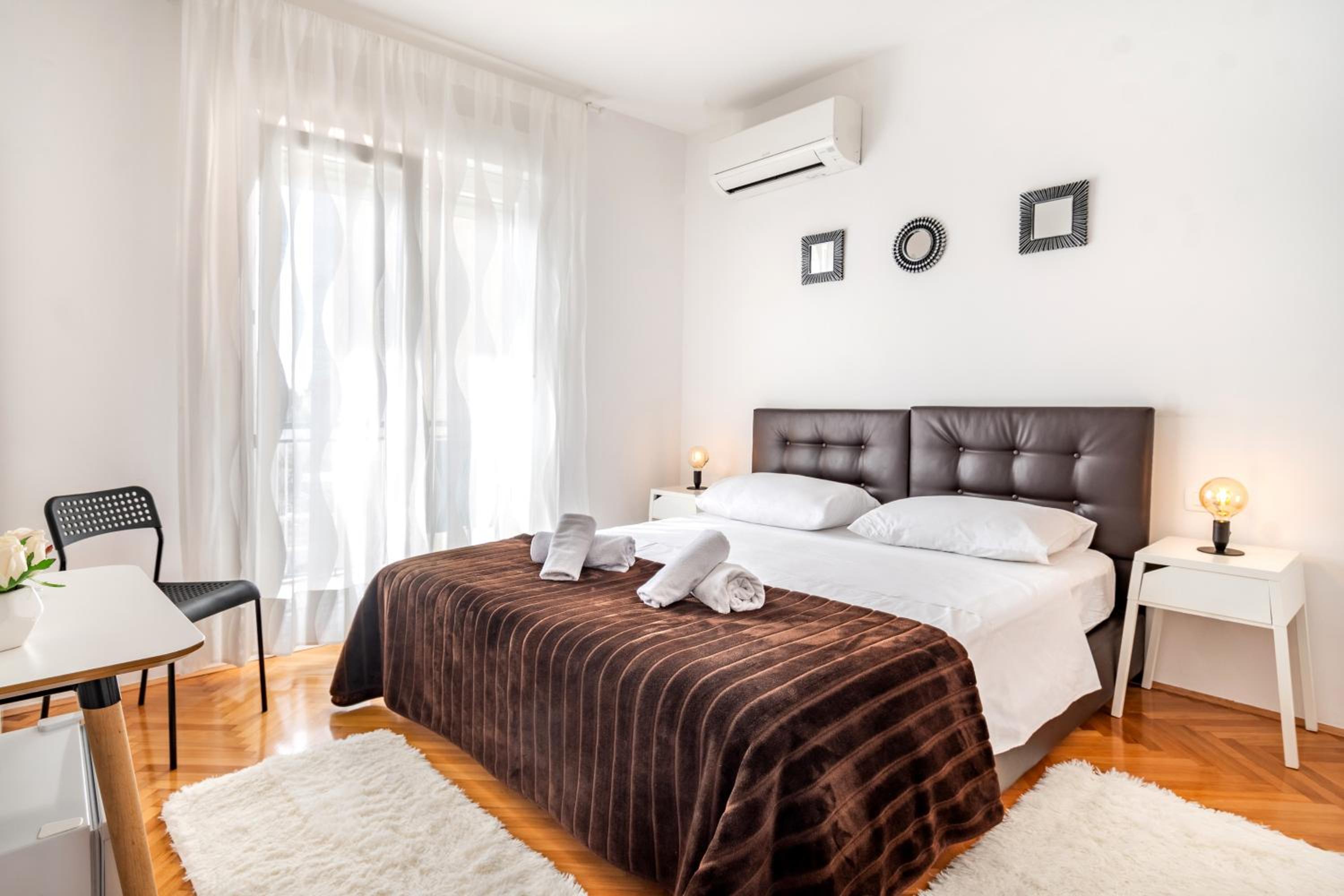 Double Room with Balcony and Sea View - Photo 1