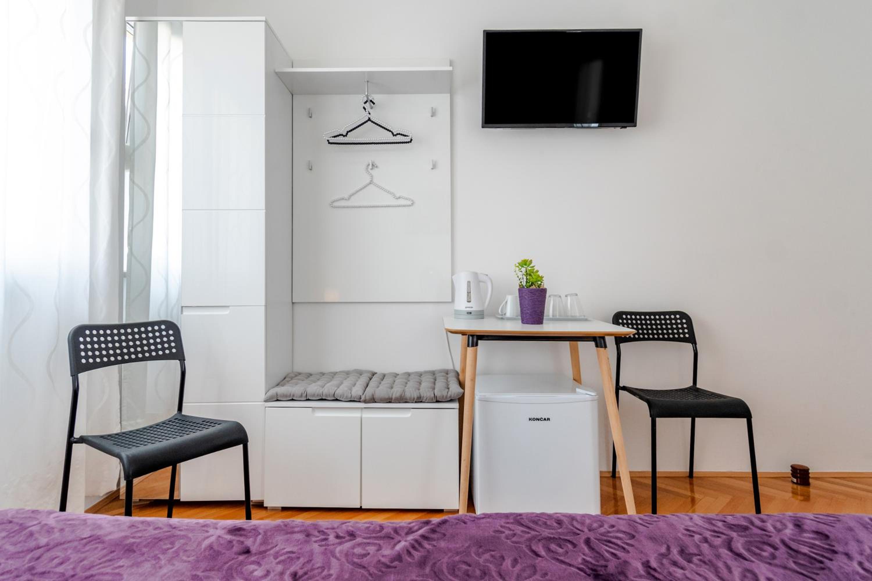 Double Room with Garden View - Photo 13