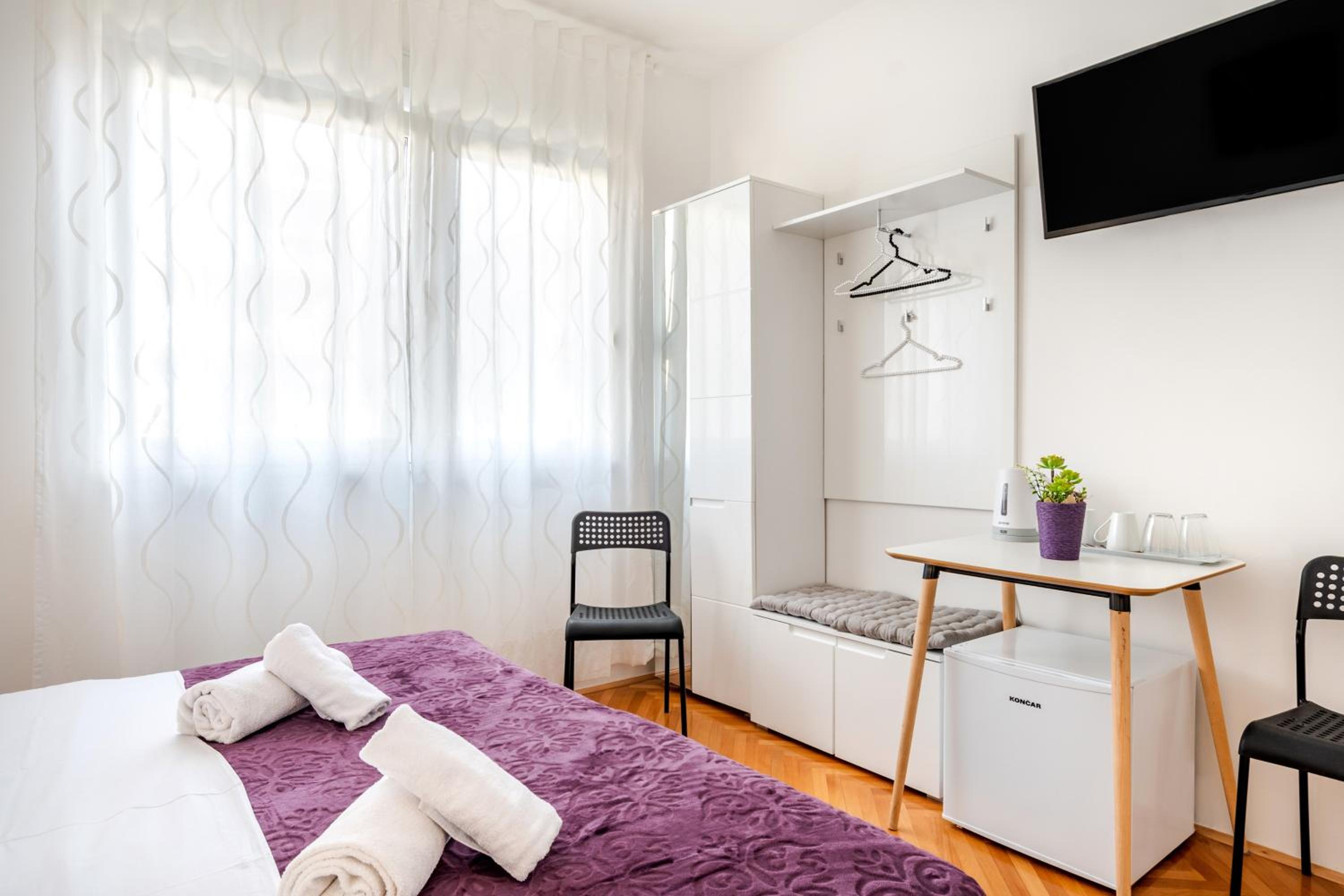 Double Room with Garden View - Photo 2
