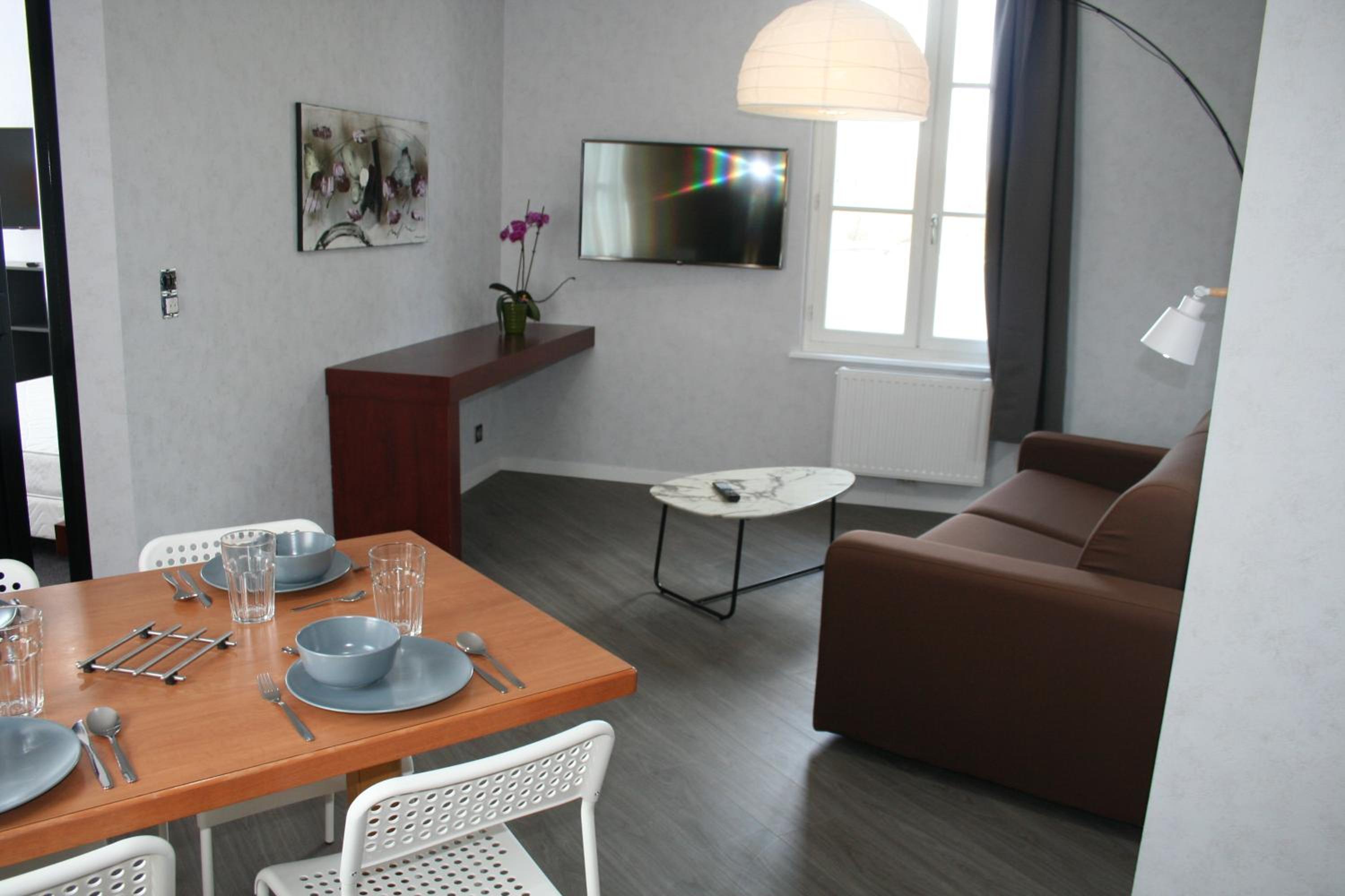One-Bedroom Apartment