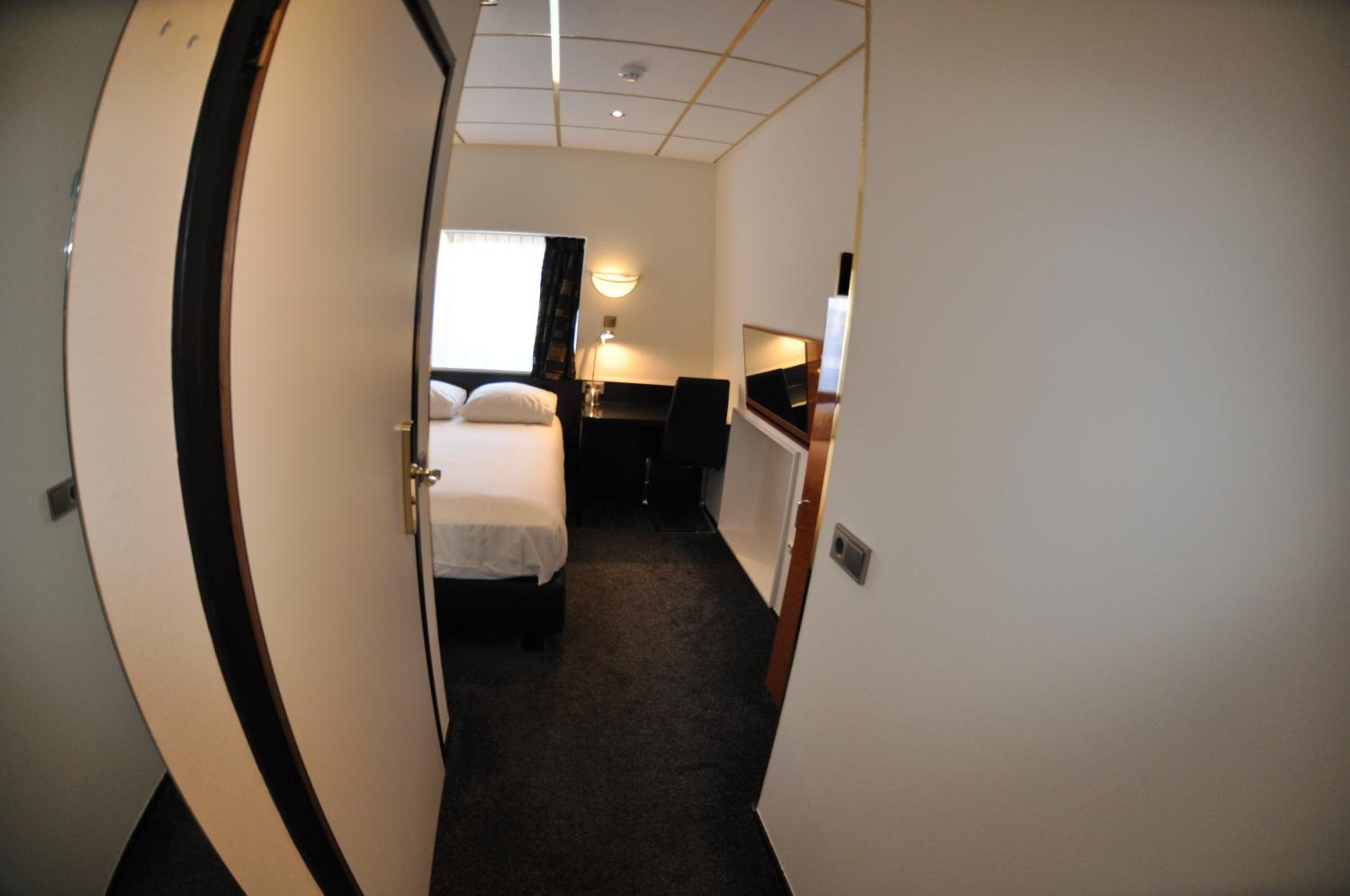 Small Double Room with Bath photo 2