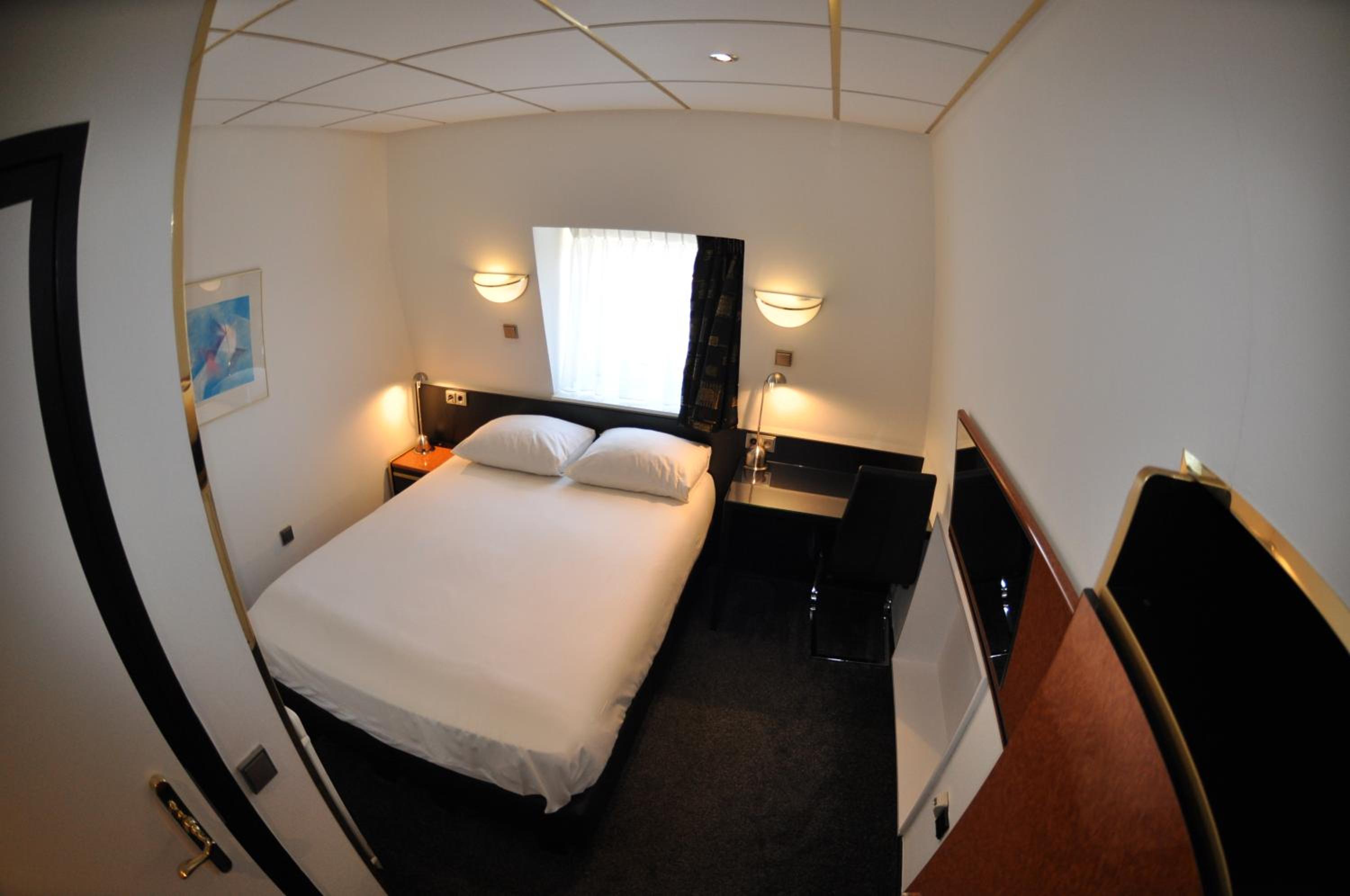 Small Double Room with Bath photo 1
