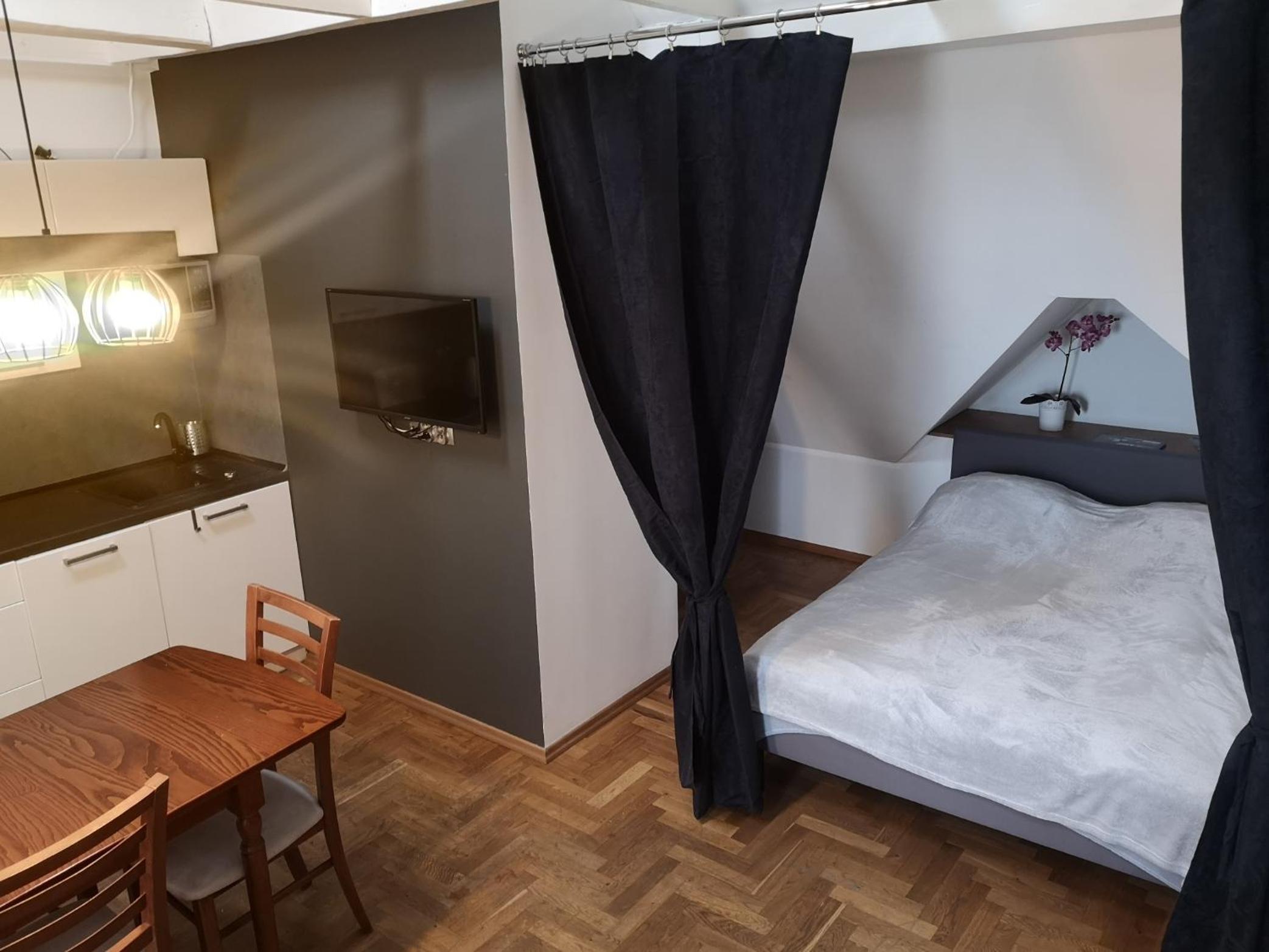 Apartment with Terrace - Photo 1