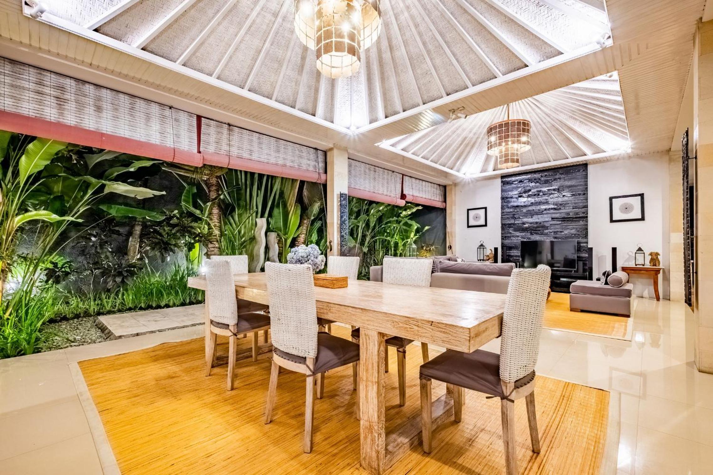 Three-Bedroom Villa with Private Pool - Photo 25