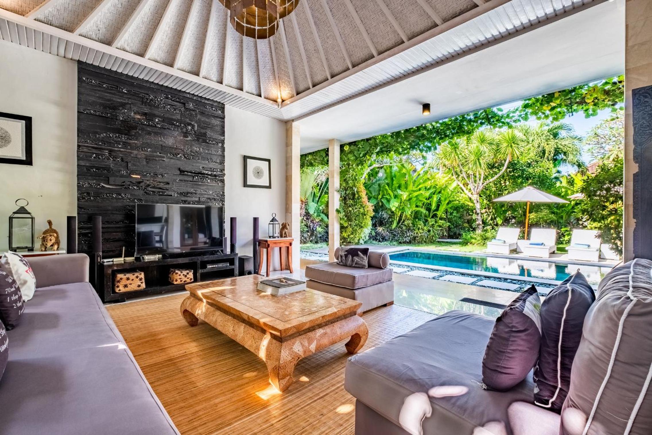 Three-Bedroom Villa with Private Pool - Photo 6