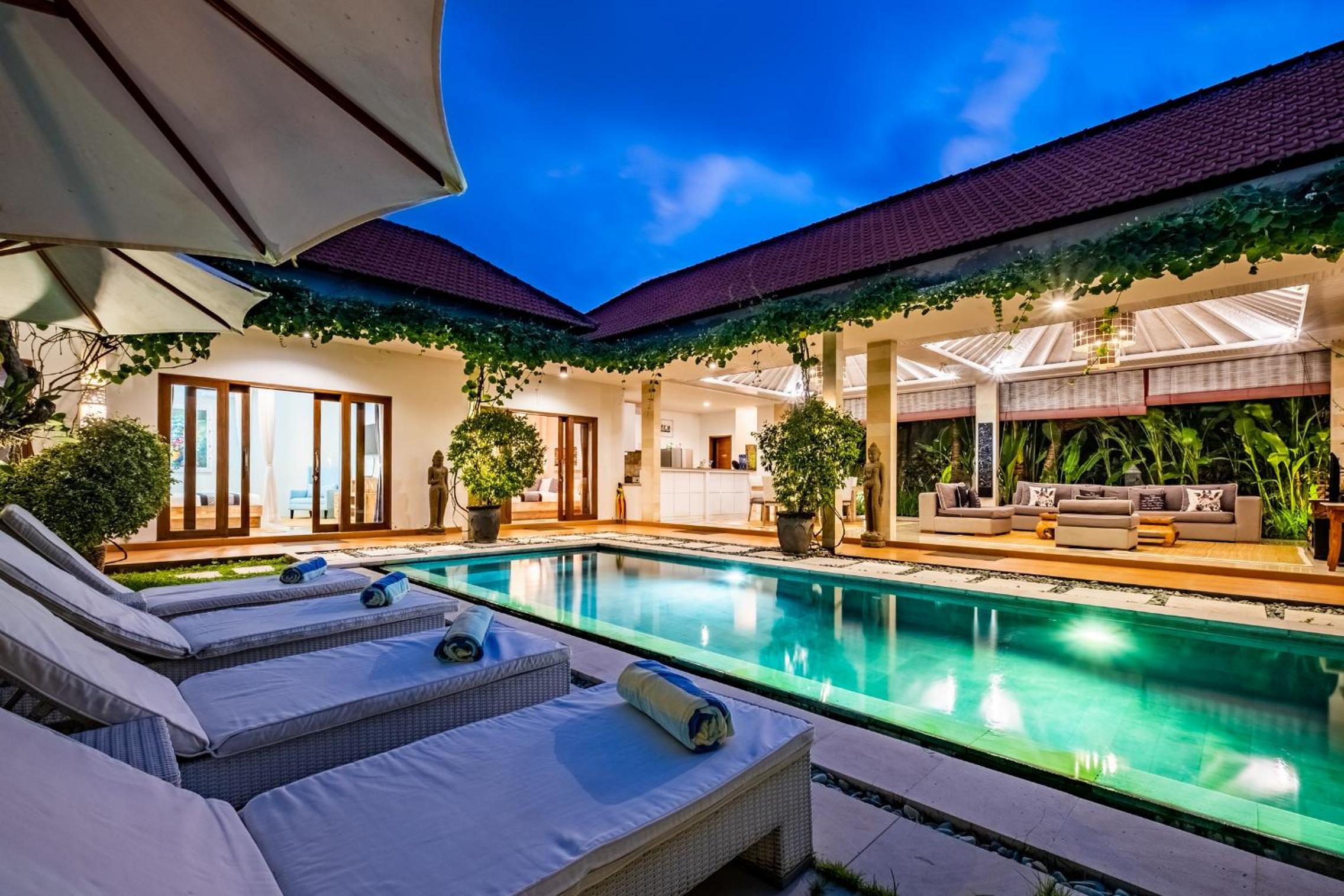 Three-Bedroom Villa with Private Pool - Photo 28