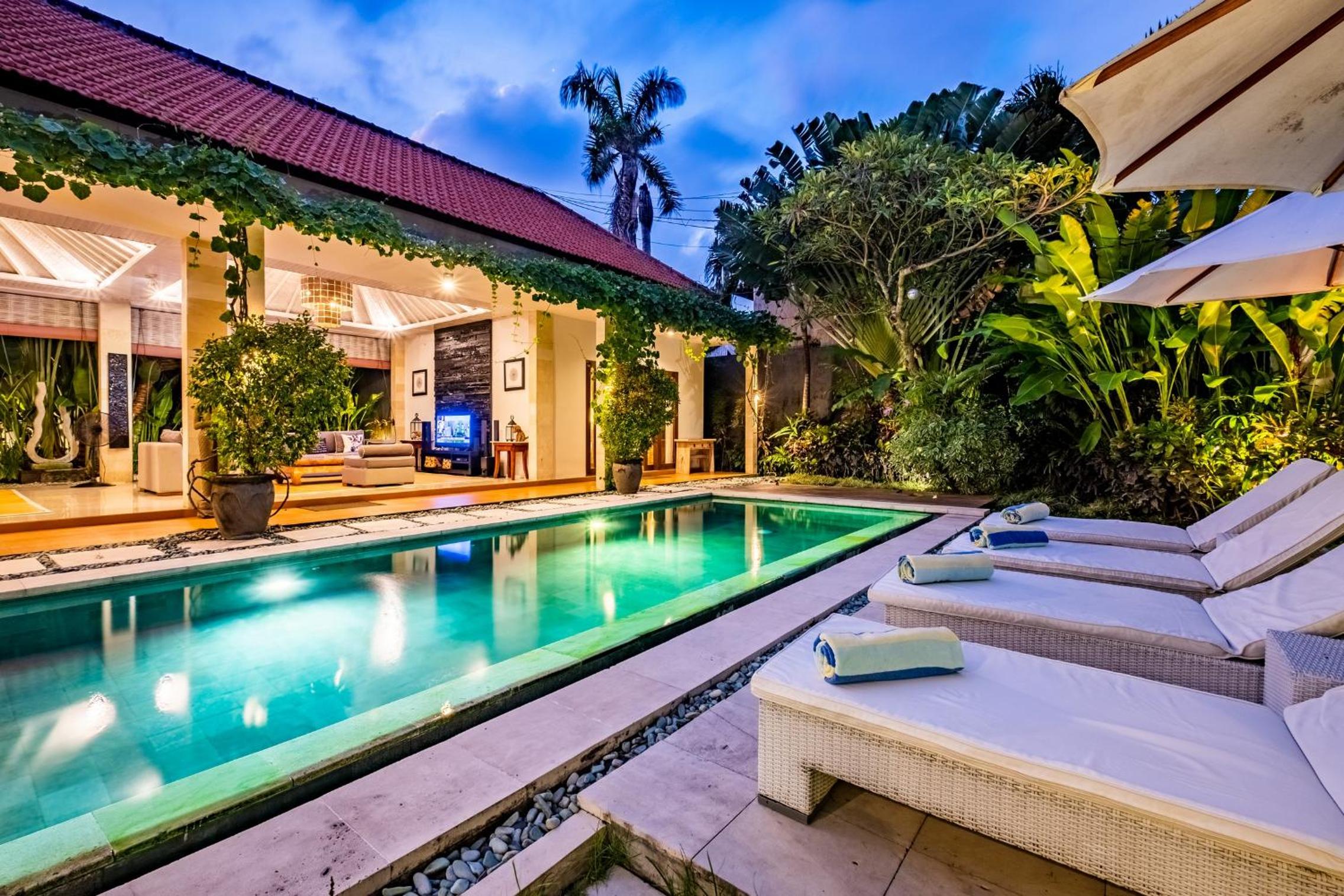 Three-Bedroom Villa with Private Pool - Photo 23