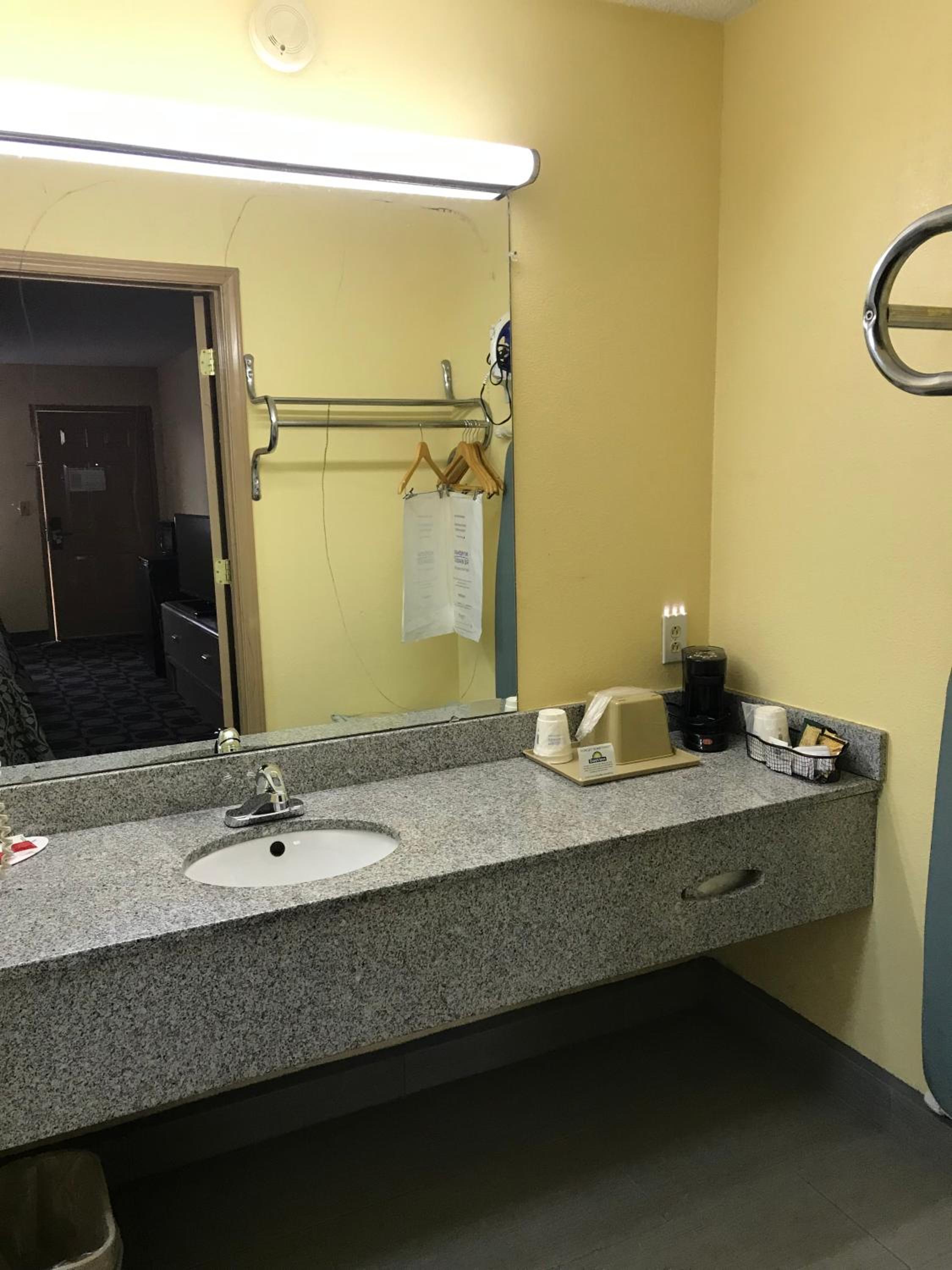 King Room - Non-Smoking - Photo 2