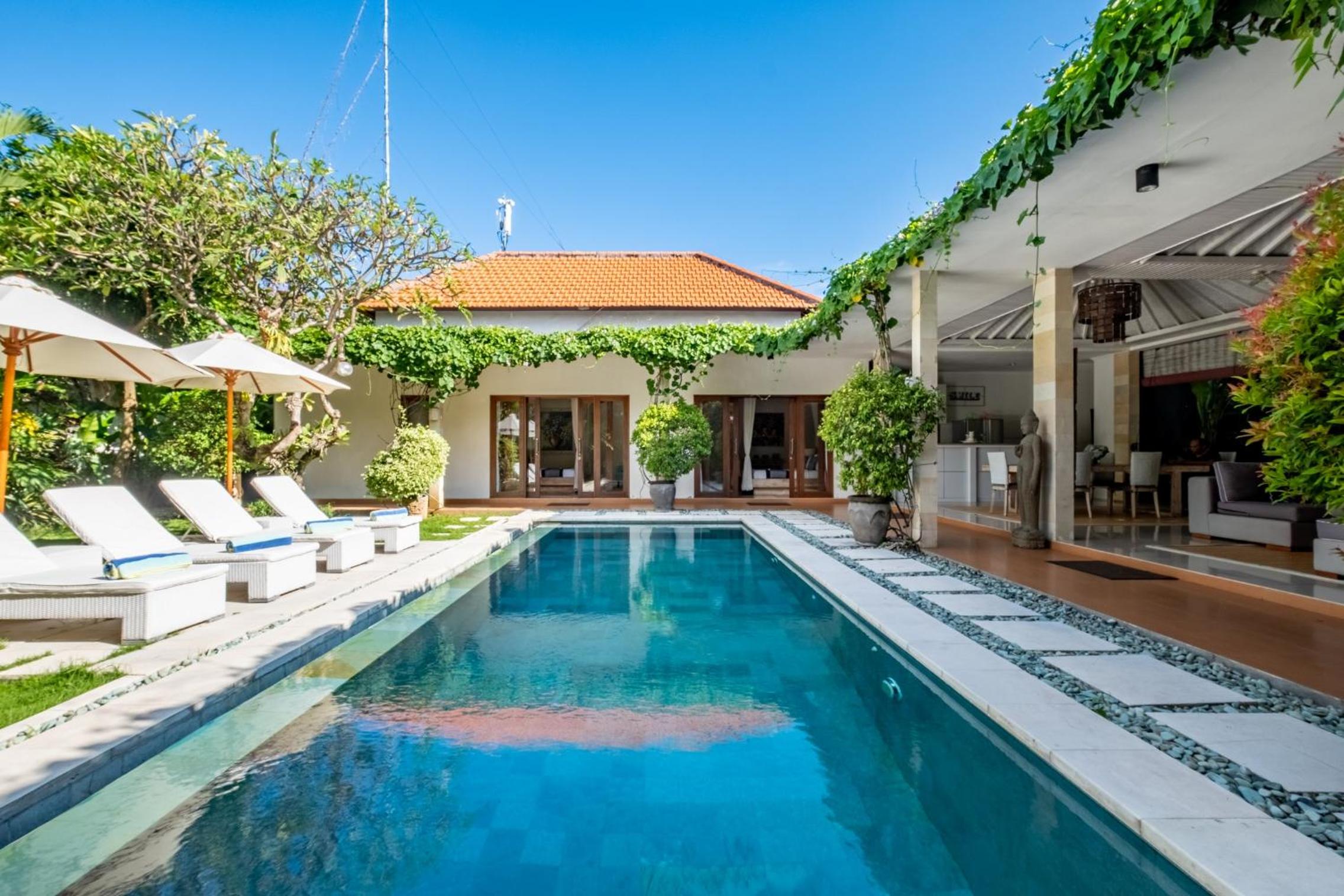 Three-Bedroom Villa with Private Pool - Photo 2