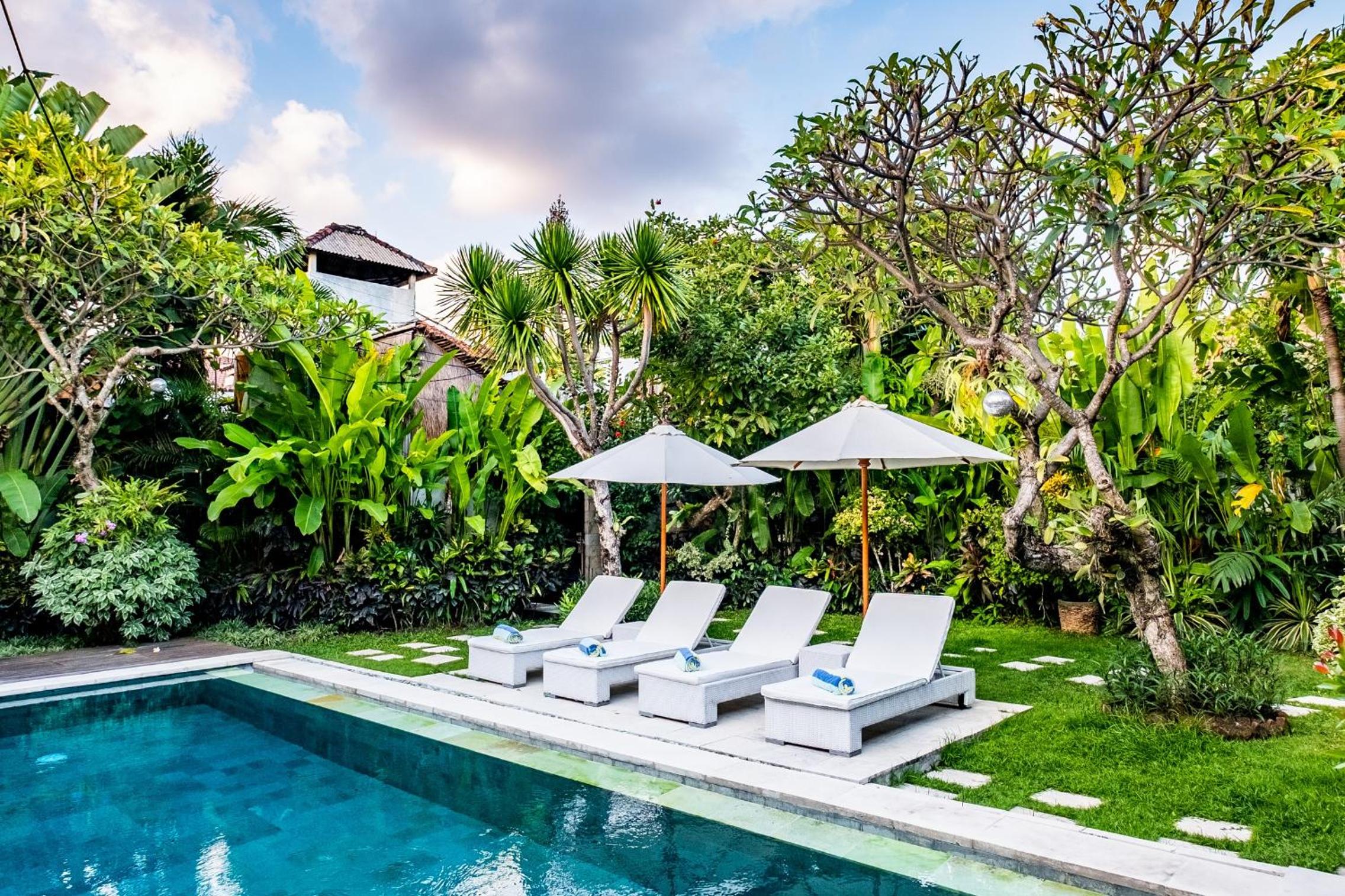 Three-Bedroom Villa with Private Pool - Photo 5